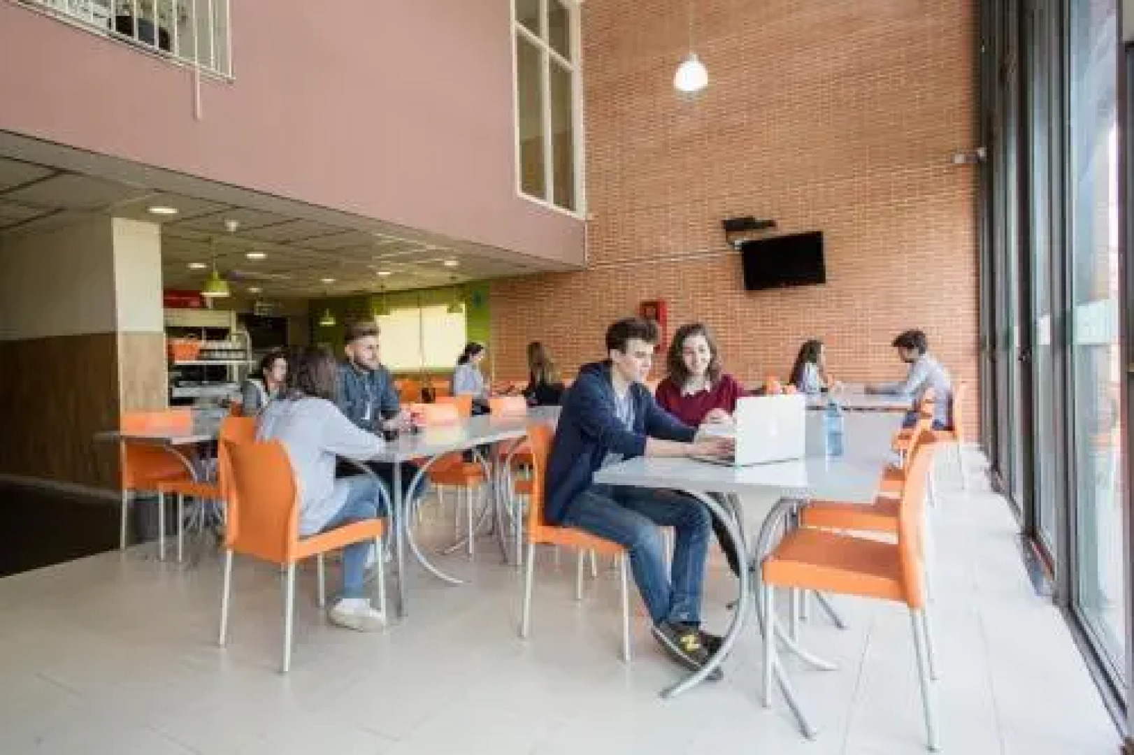 Residencia Universitaria Resa Giner de los Ríos - Hostel