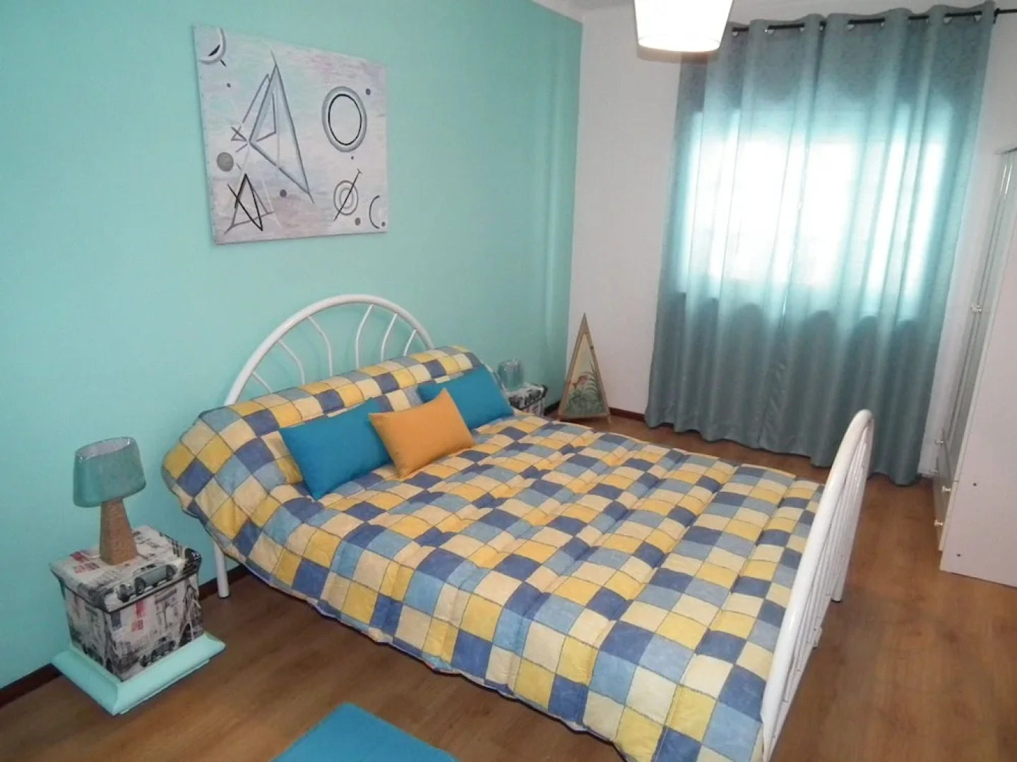 80s RetroStyle Villa