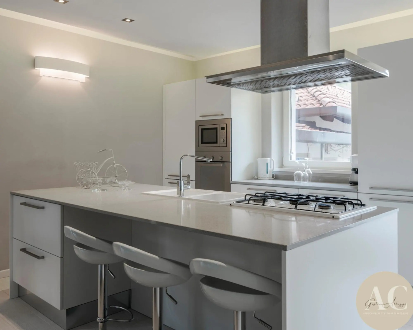 Snowhite in Incudine