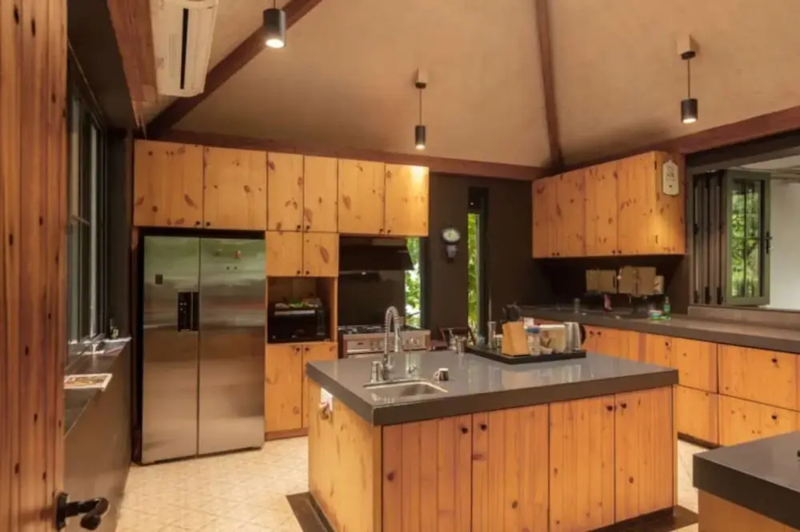 Quarterdeck by Hireavilla - Luxury Estate in Awas