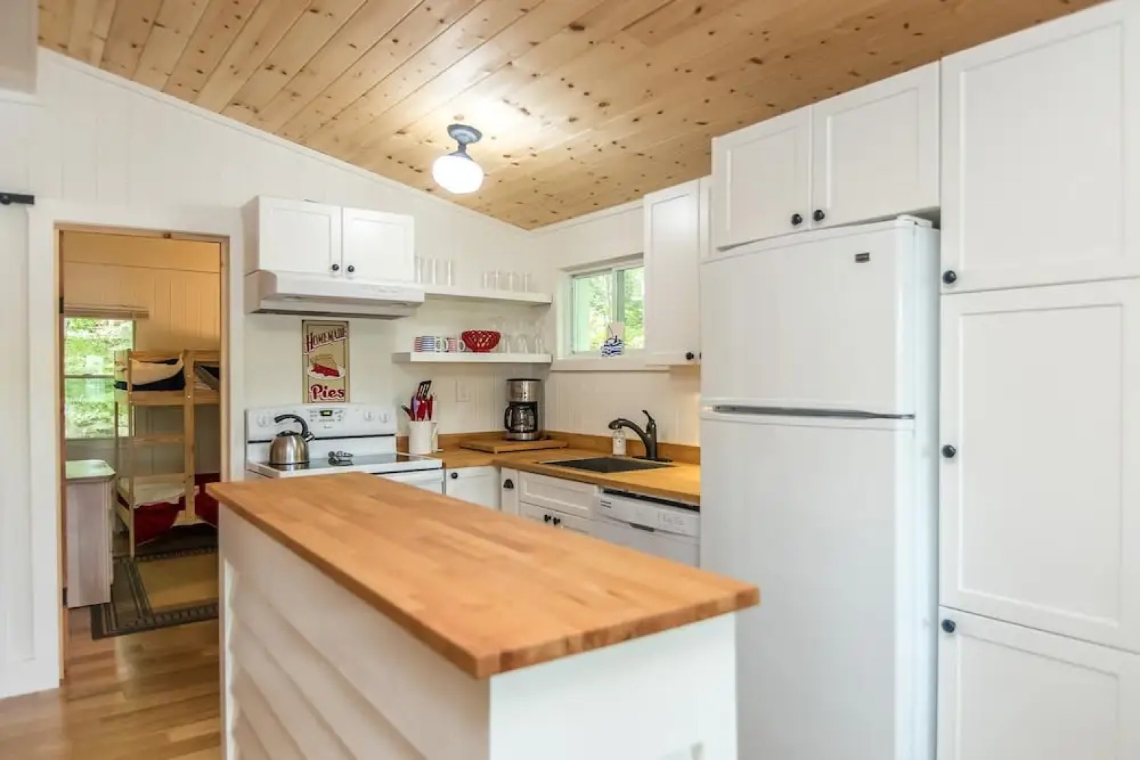 Indian River Respite Lake Rosseau 3 Bedroom Cottage in Port Carling