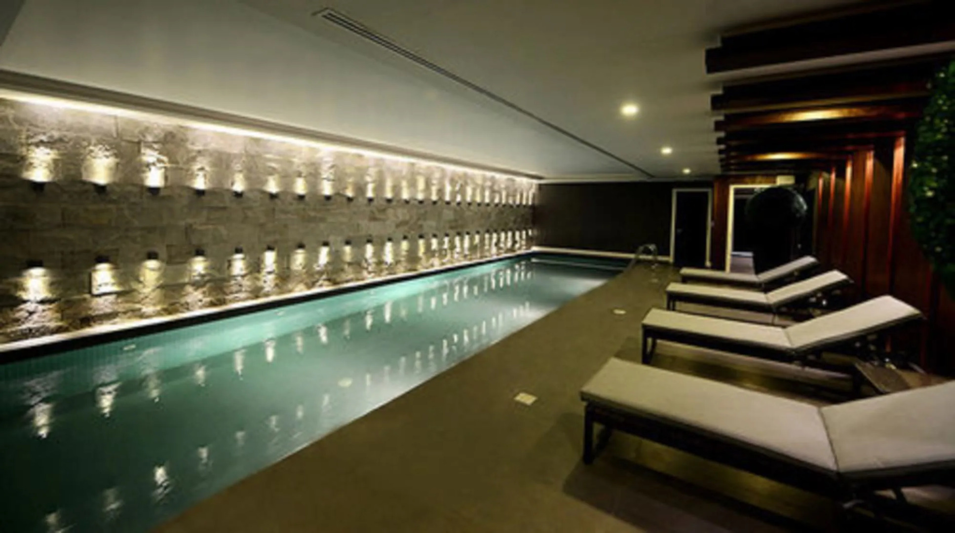 The Nishat Hotel Gulberg