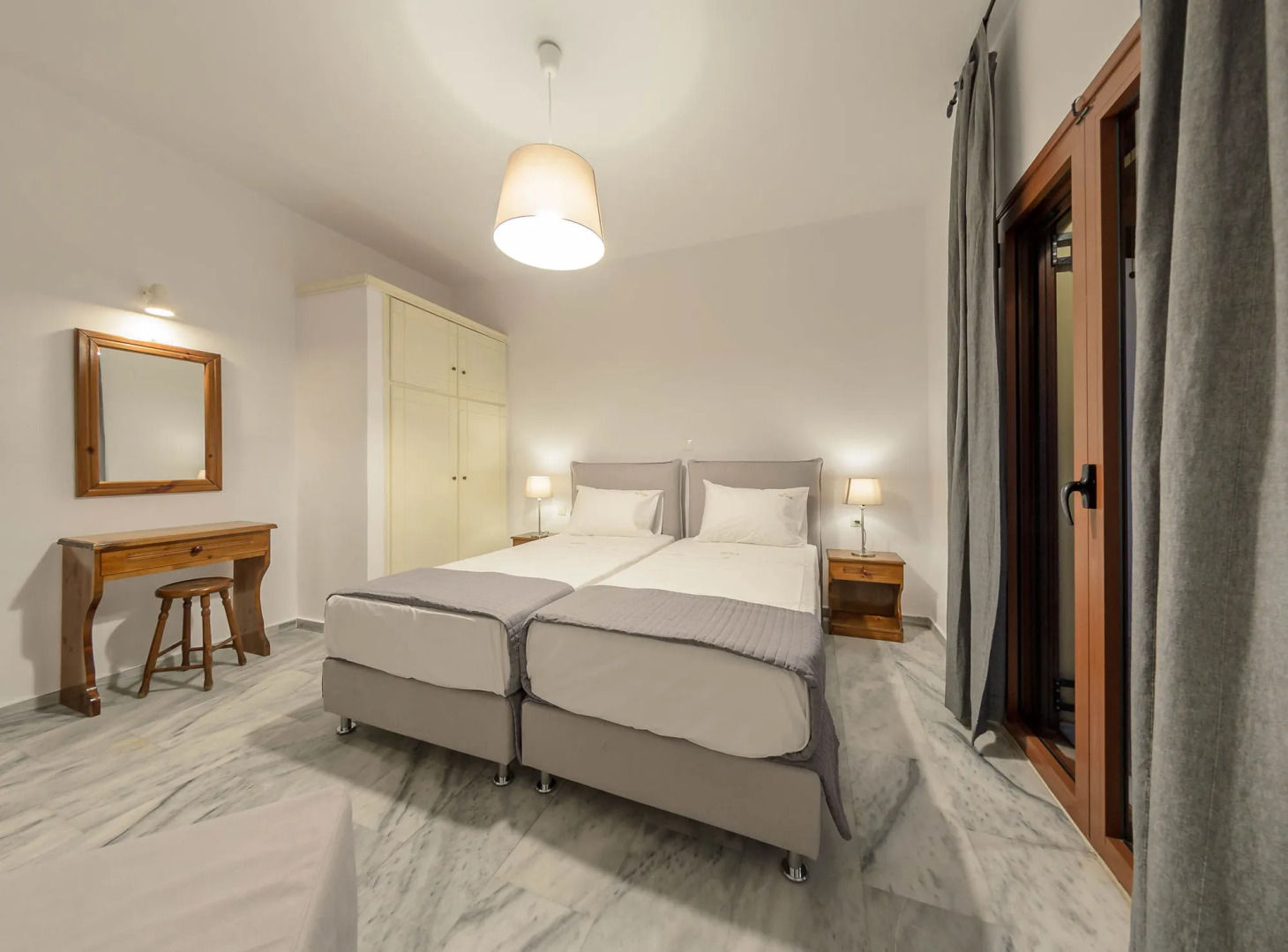 Kiki Studios & Apartments