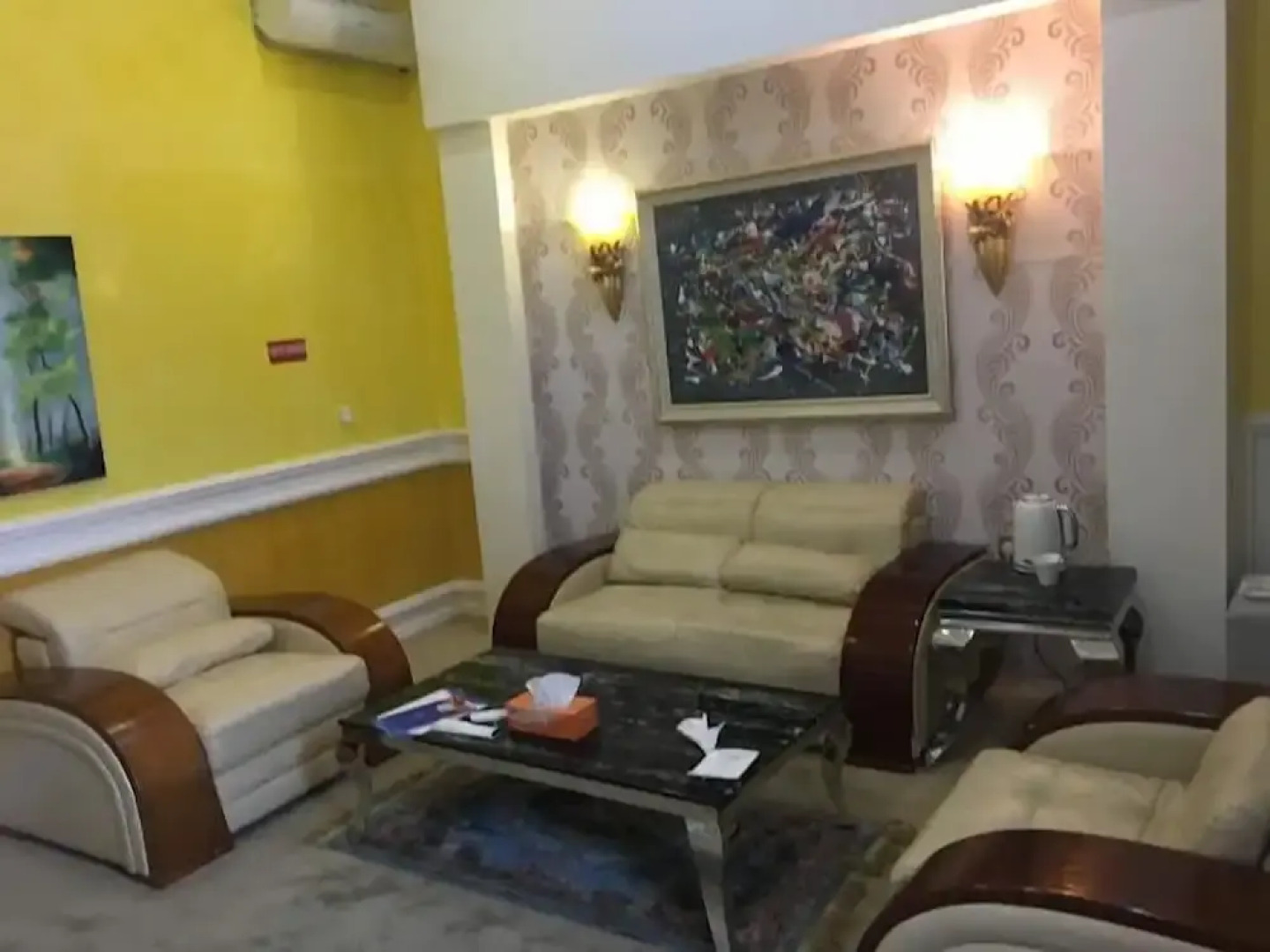 Castle De White House Hotel