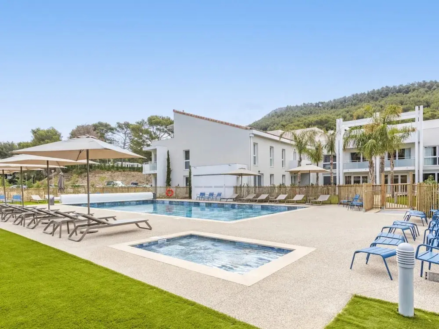 Nice Apartment With Shared Pool