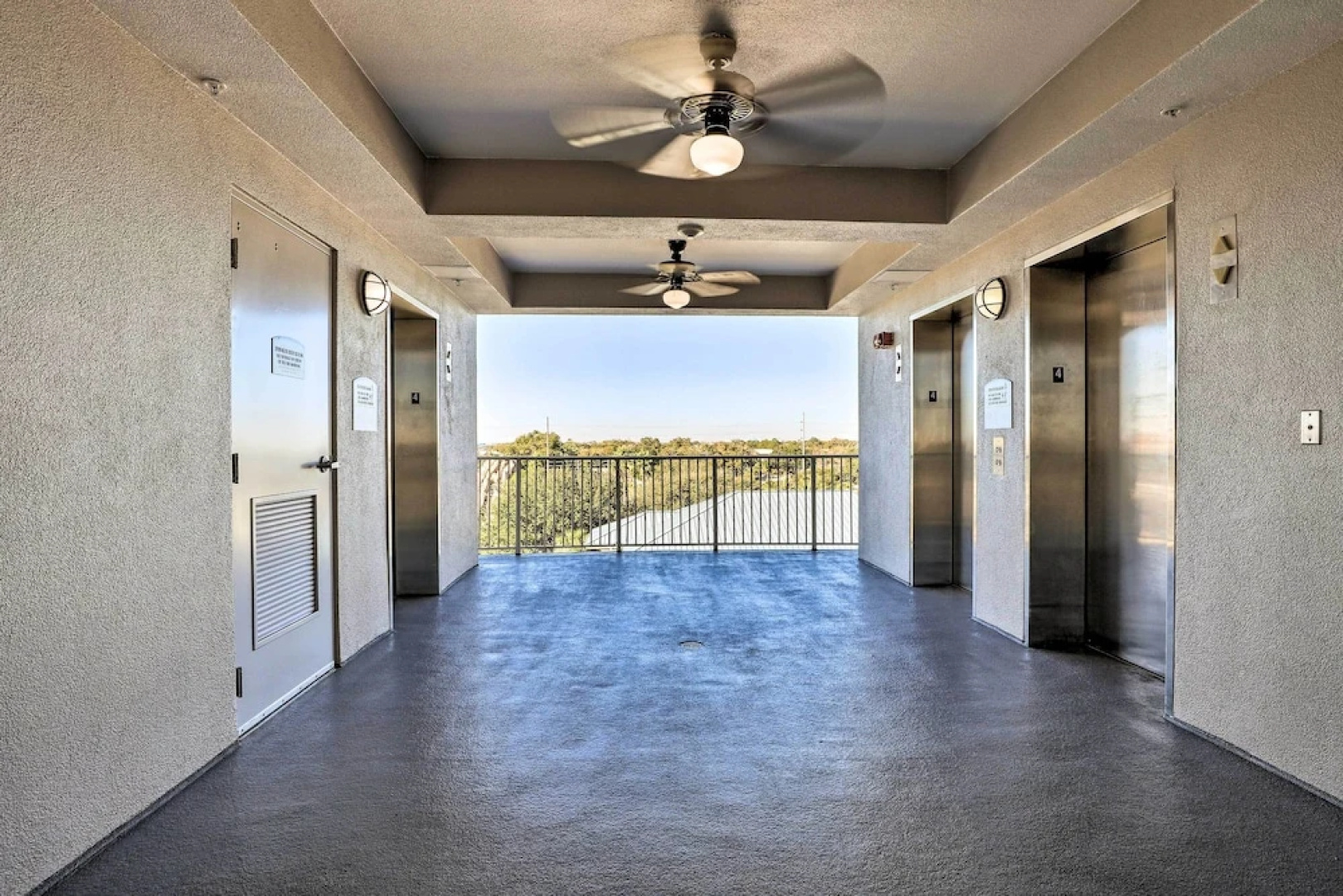 1 Mi to Disney: Lakefront Condo w/ Pool Access!