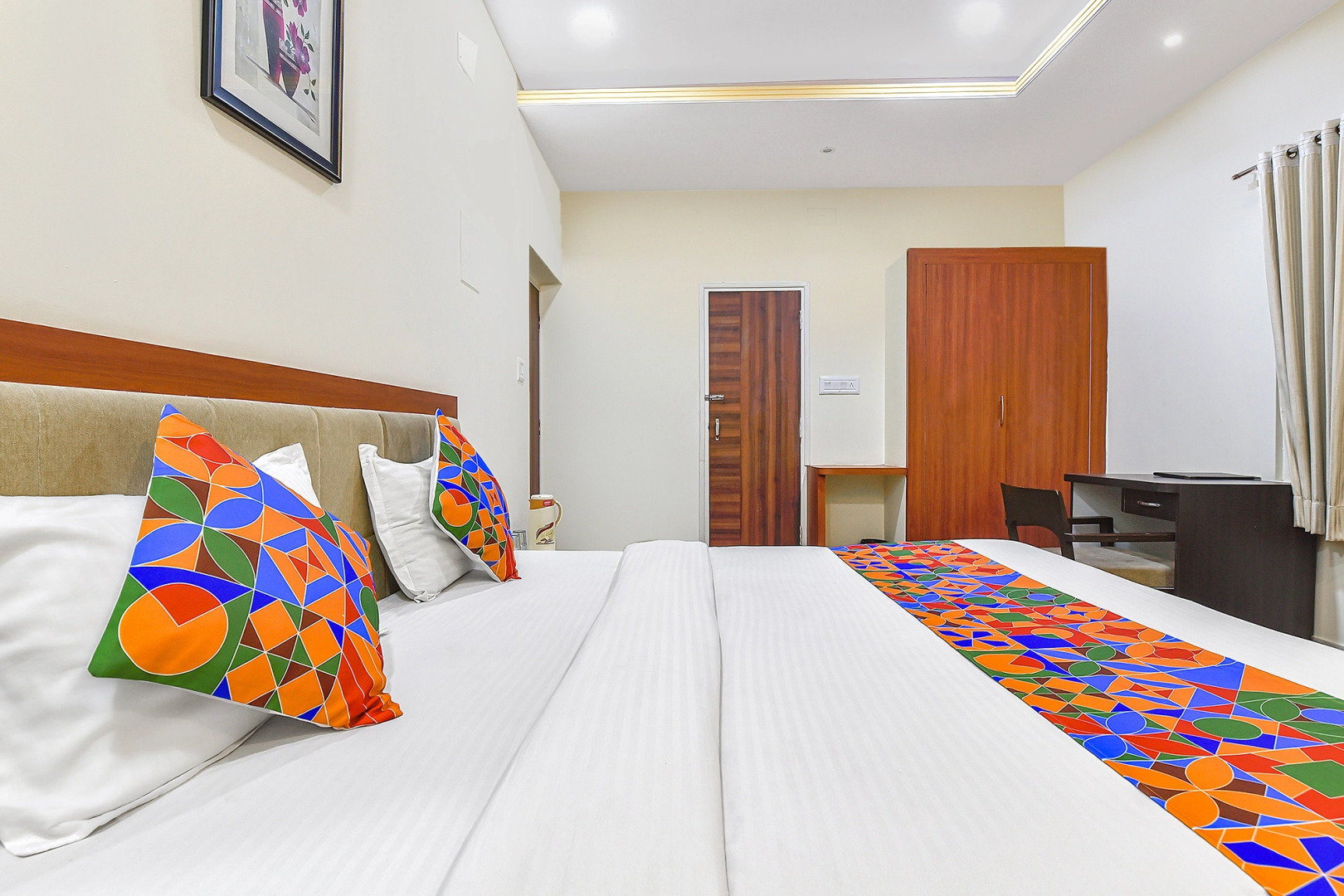 Collection O 2228 Hotel Royal Icon