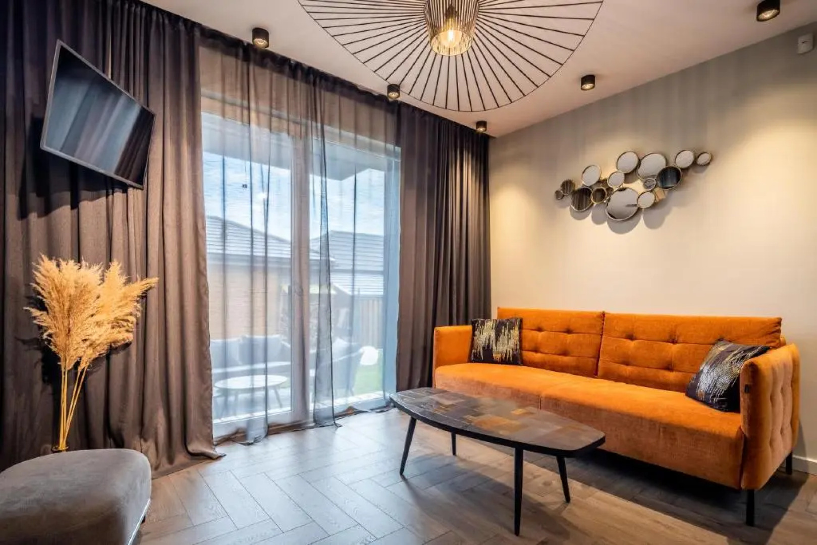 Green Shine Apartment, By Cohost