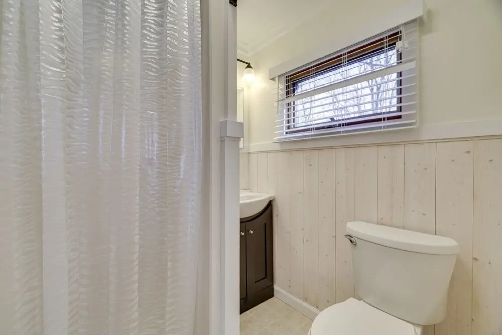 Peaceful Pocono Lake Cabin: Walk to Pine Lake!