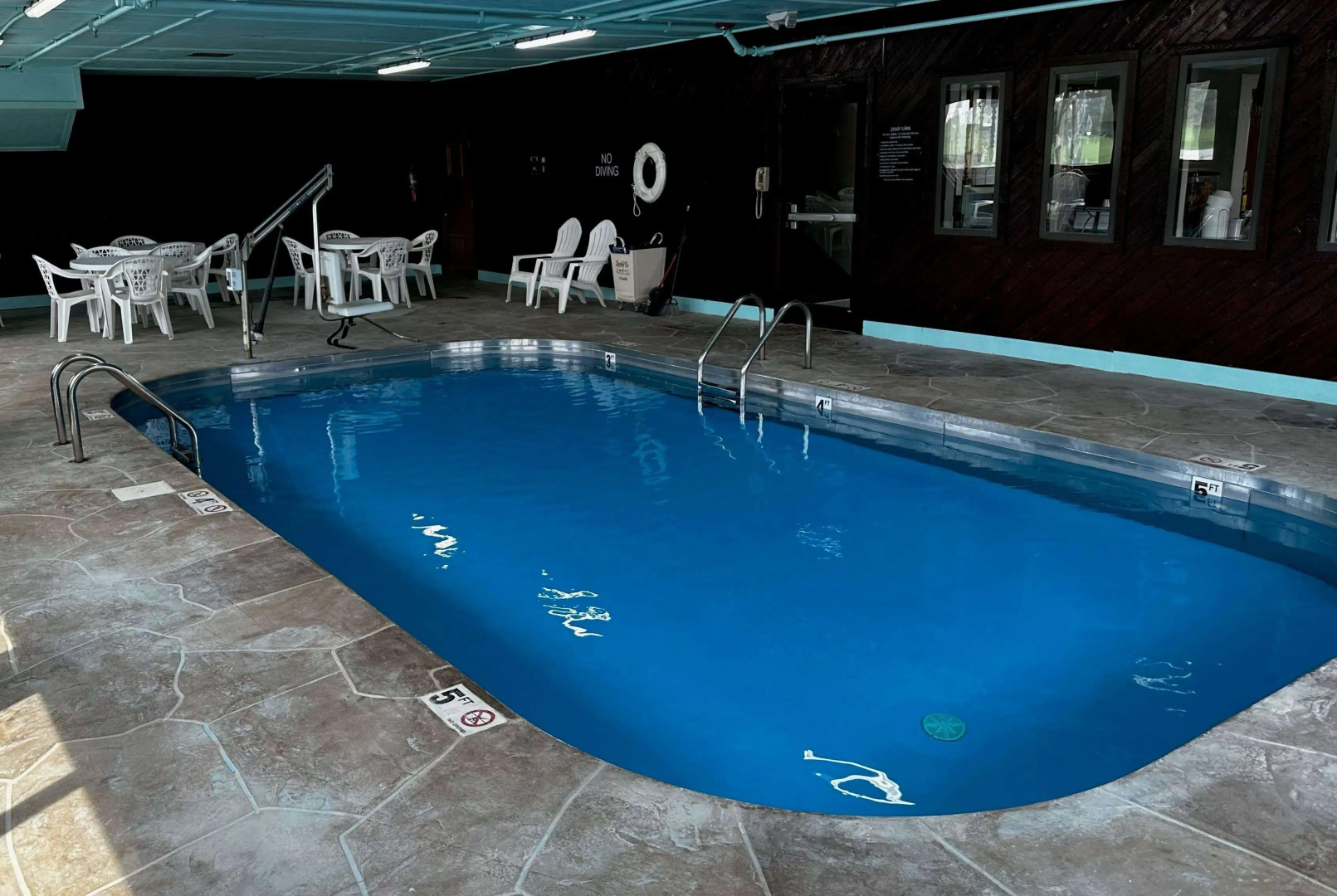 Super 8 by Wyndham Cameron