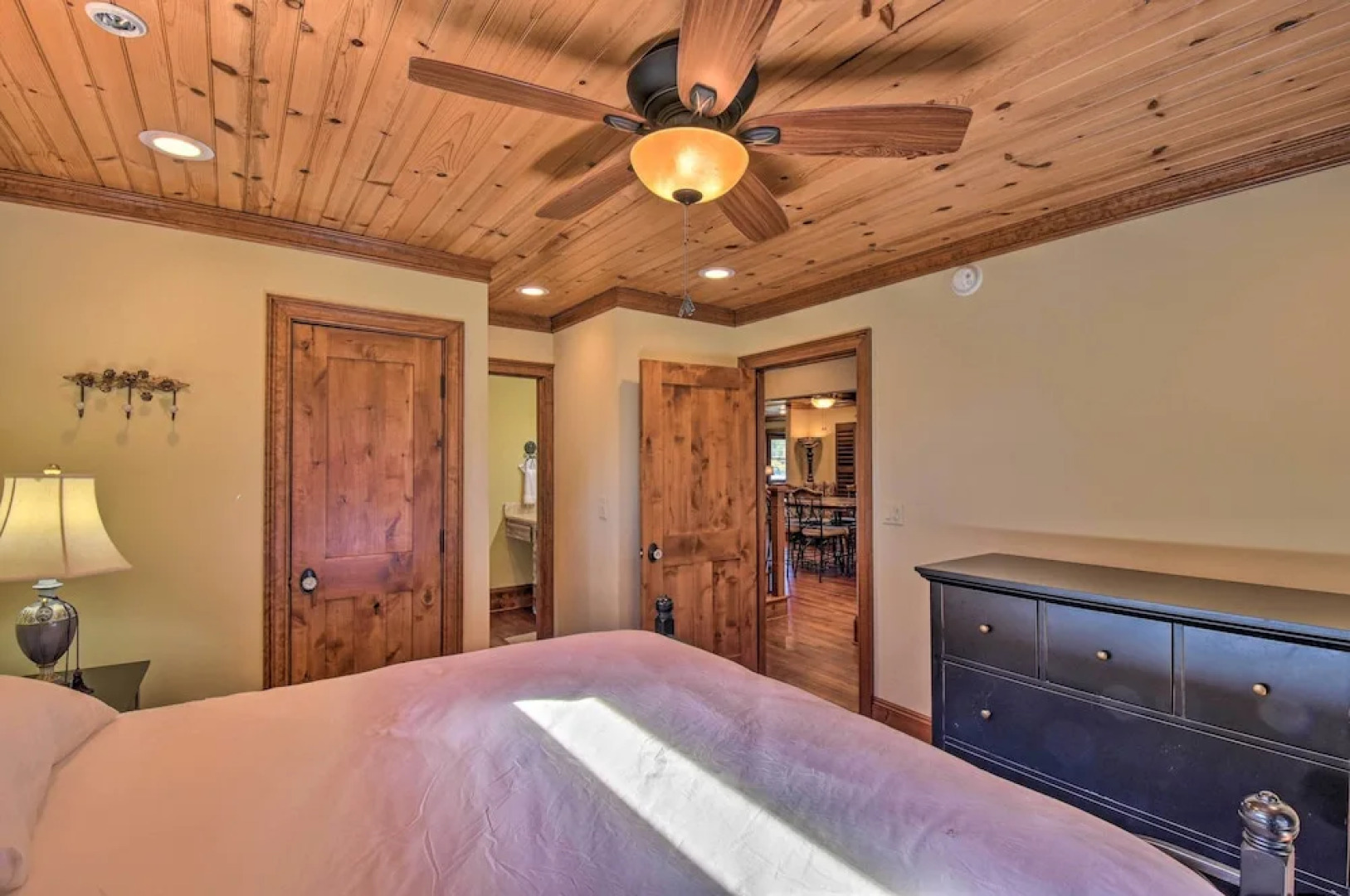 Clarkesville Ranch Cabin w/ Screened-in Porch!