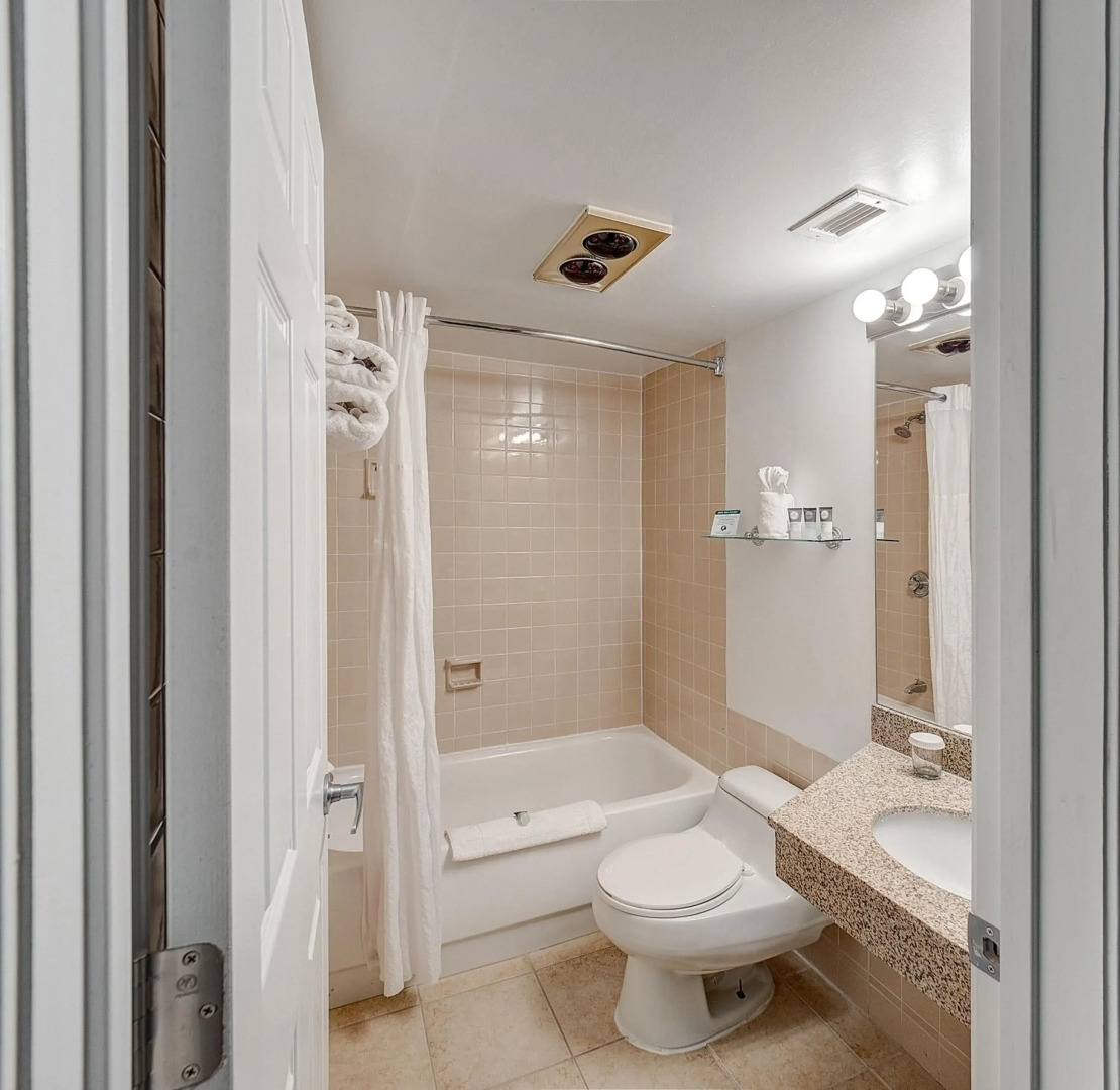 Eastlake Suites Hotel & Conference Center By OYO Urbana