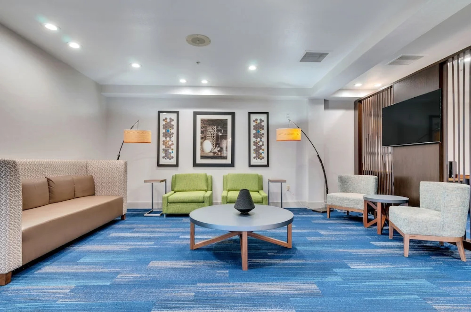 Holiday Inn Express Hotel & Suites Lake Elsinore
