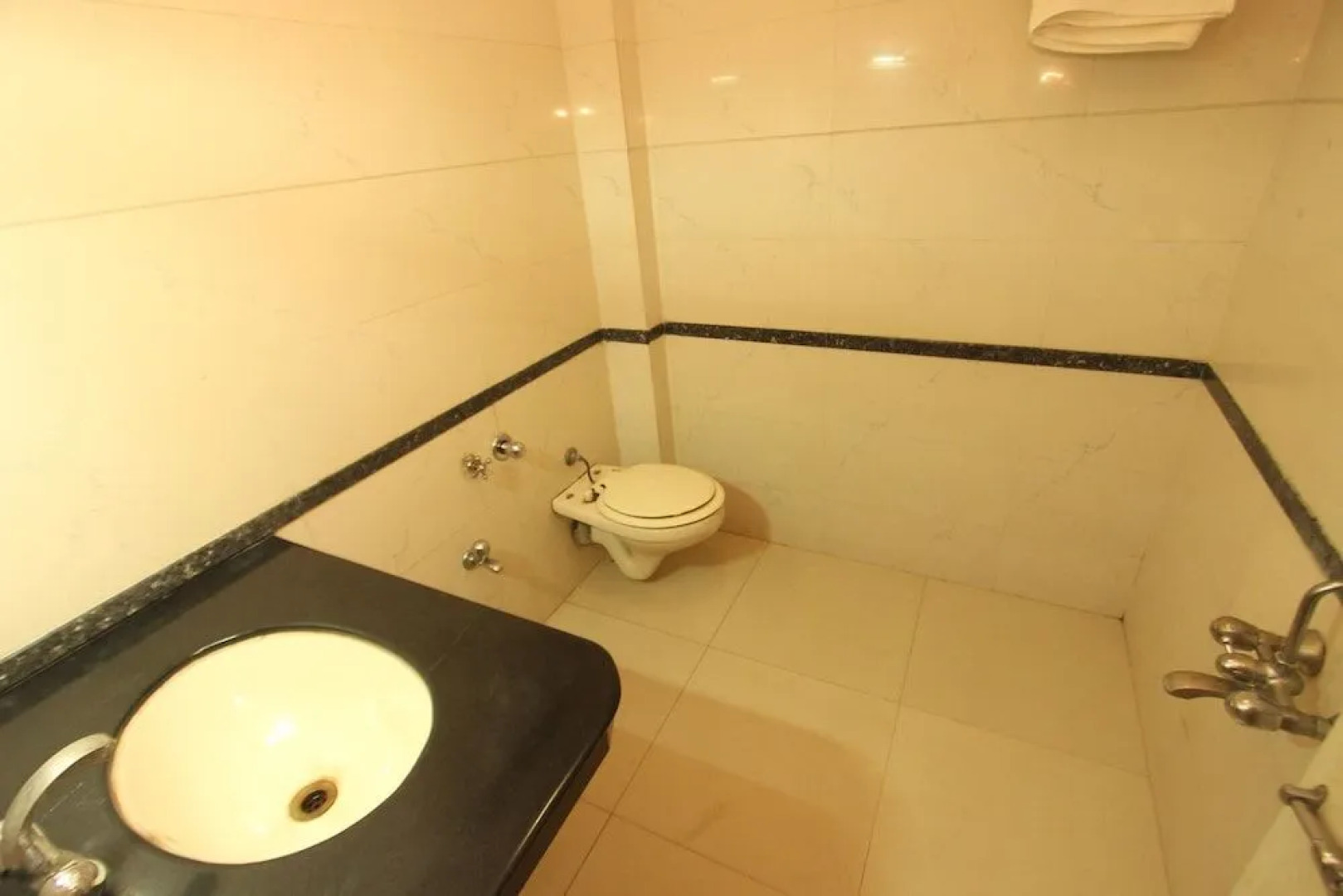 OYO 1389 Hotel Relax Inn