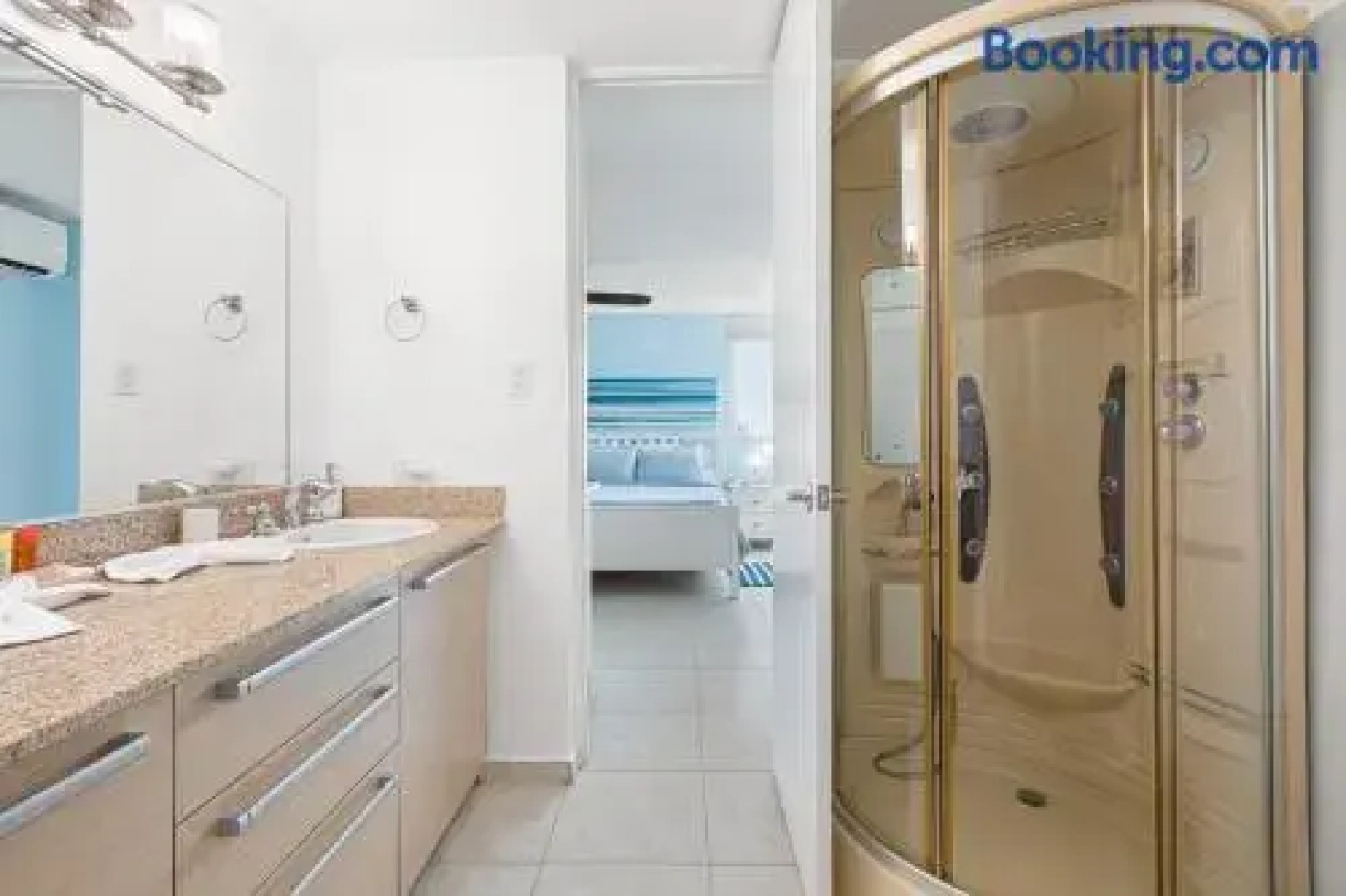 Ocean View Penthouse With Pool, Beachfront Complex 2 Bedroom Apts by Redawning