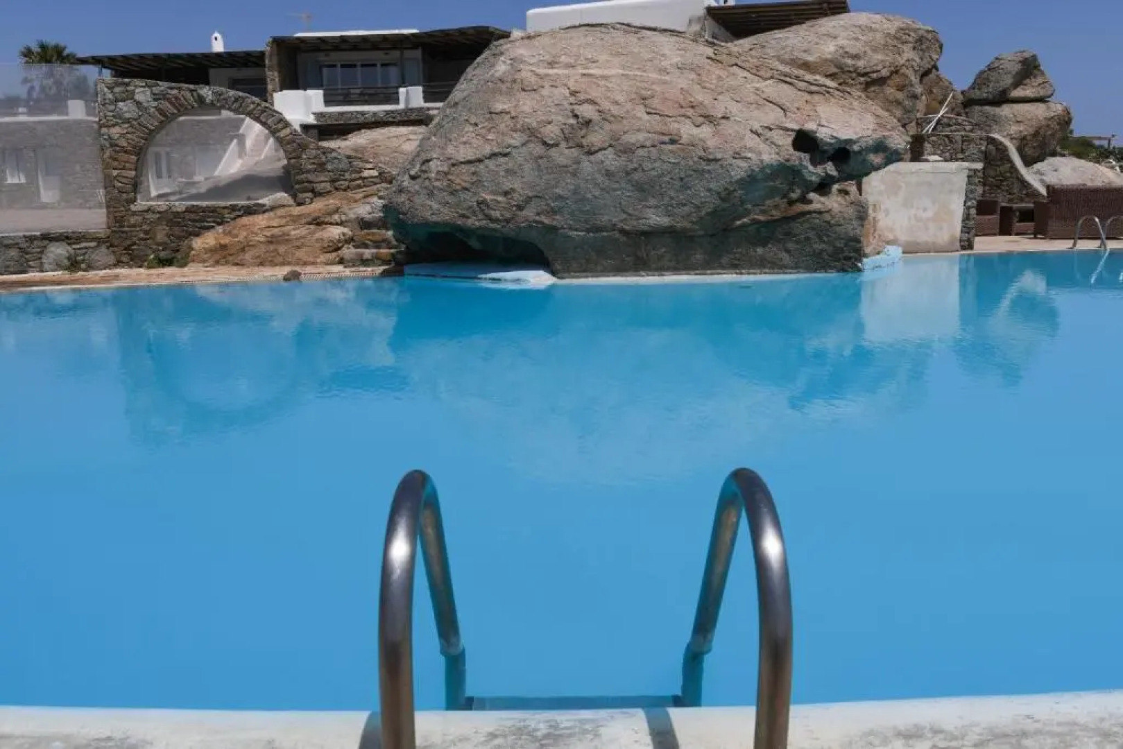 Rock Villa-Guest house by Neuvel