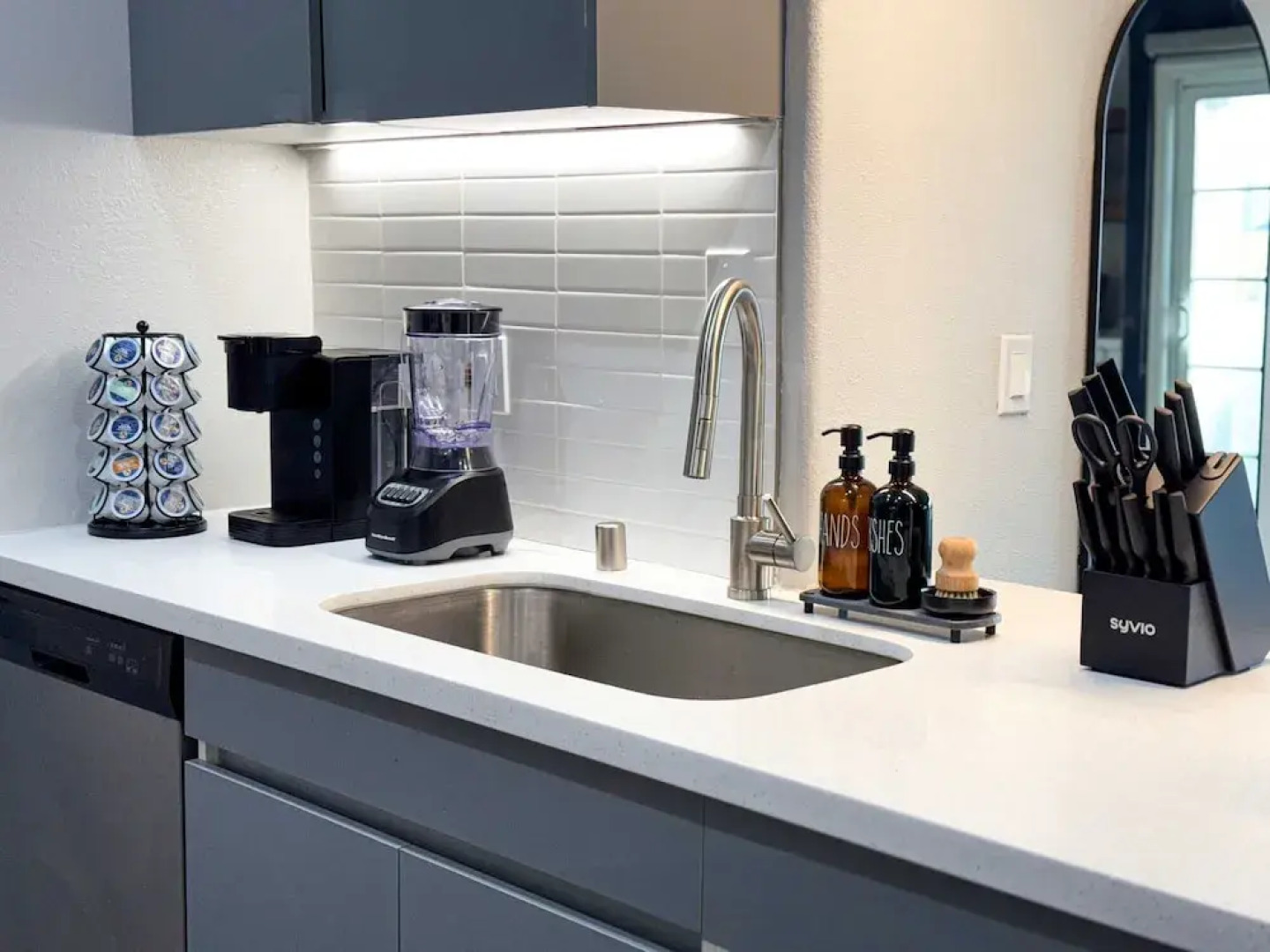 Modern Escape W Pool GYM Parking 10 Min to Cedars