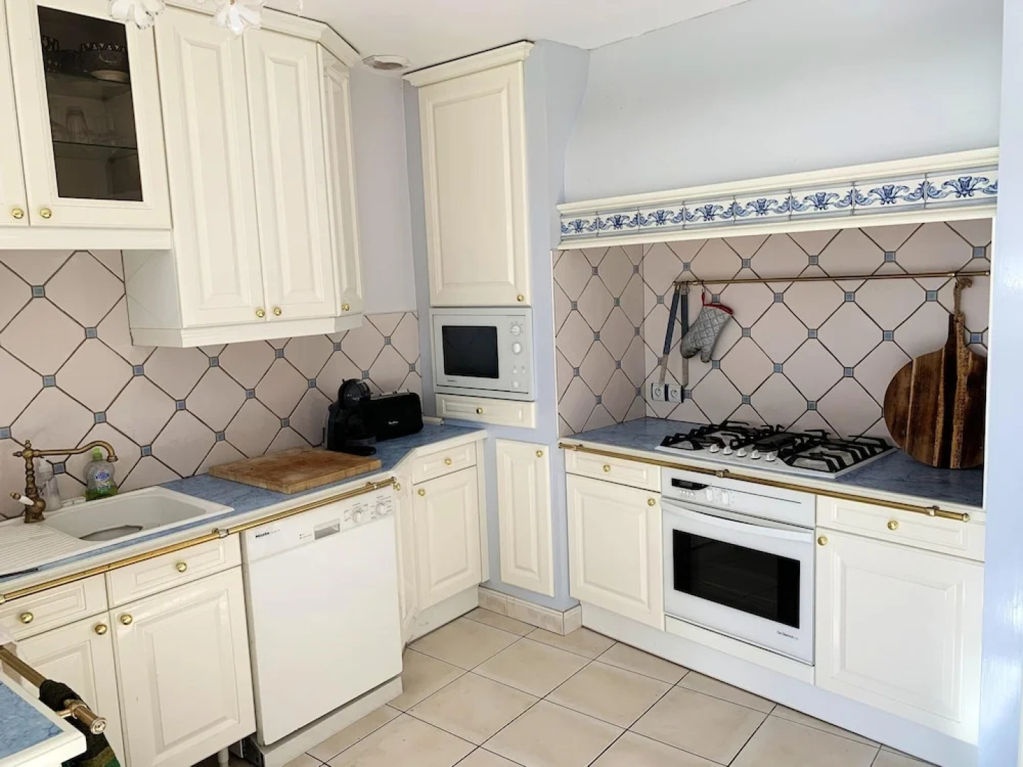 Villa With 5 Bedrooms in Saint-jean-de-sauves, With Private Pool, Enclosed Garden and Wifi