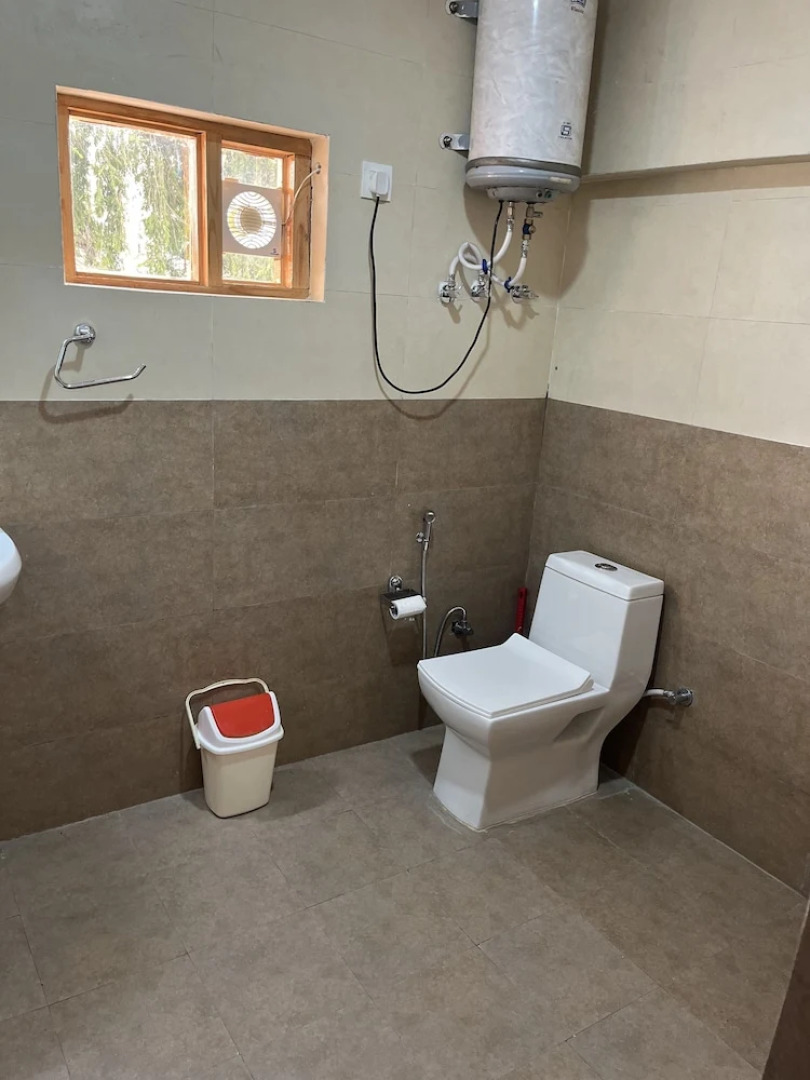 Pops Hotel and Restaurant