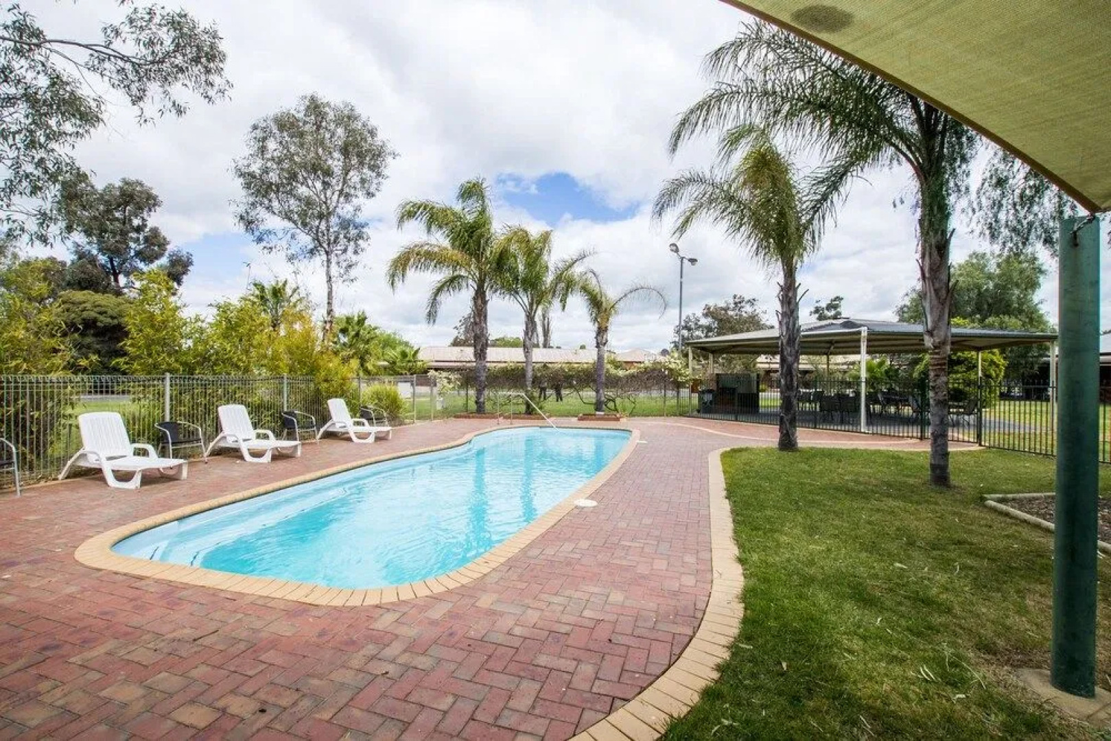 Sportslander Motor Inn