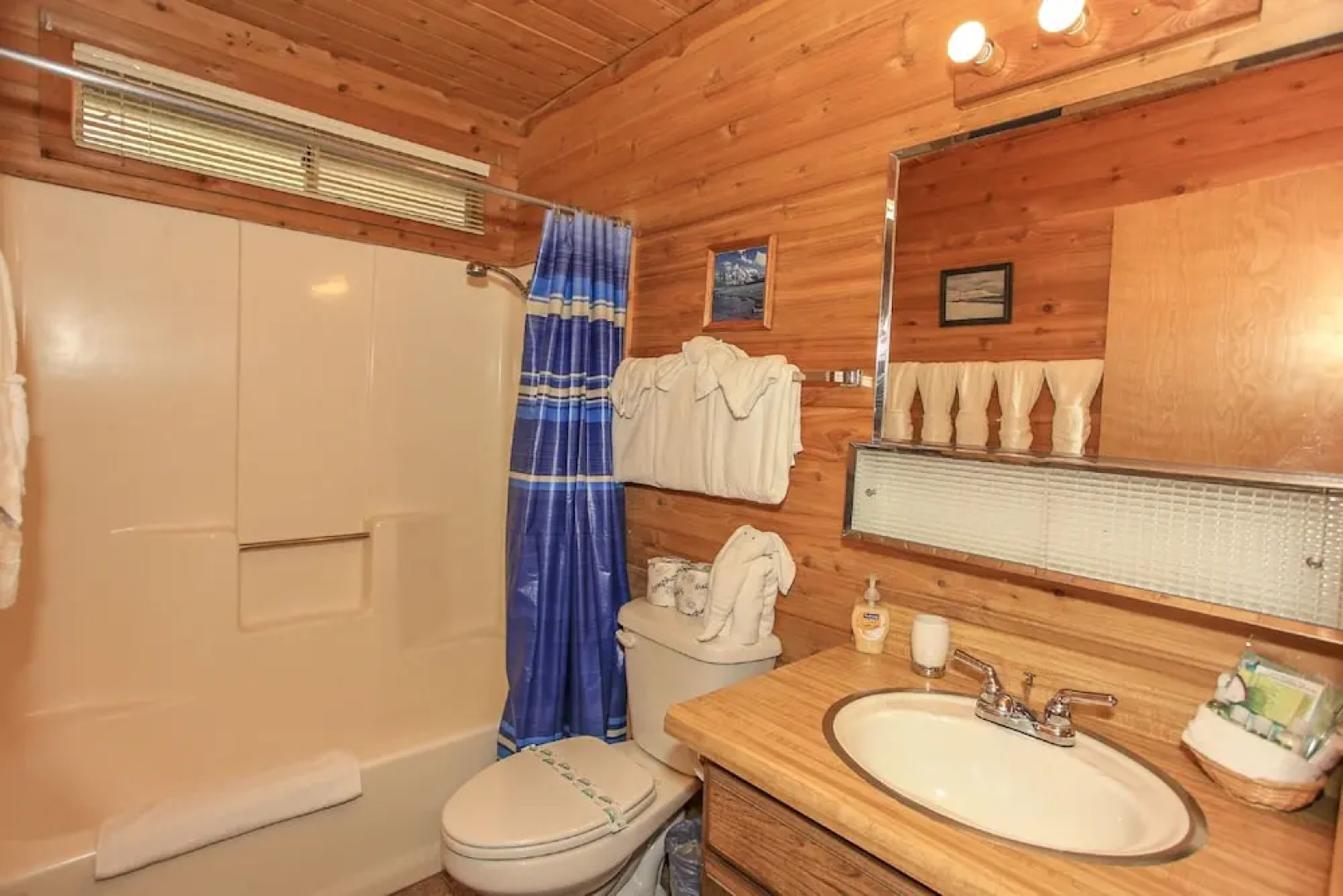 Grannys Love Shack by Big Bear Cool Cabins