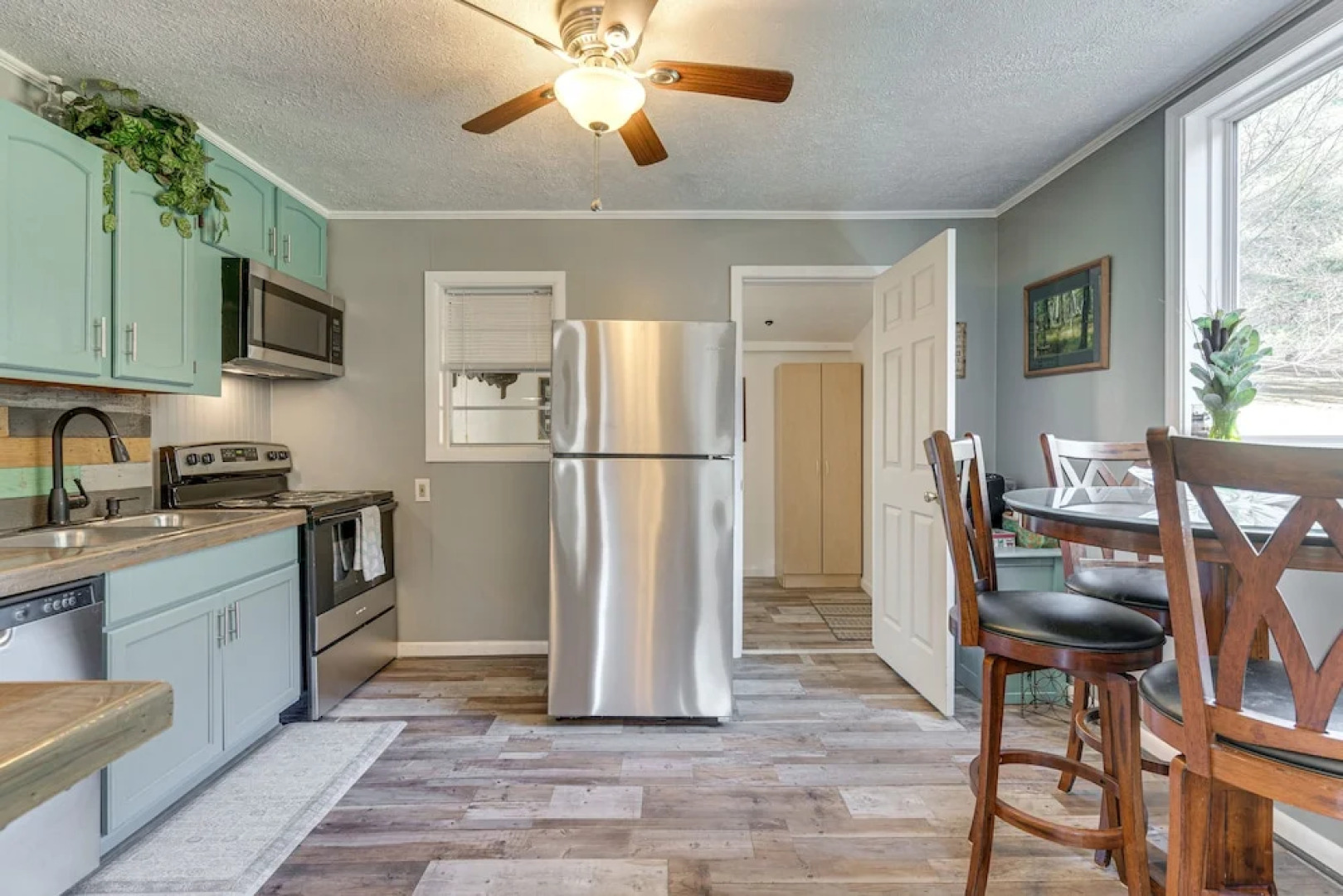 Lovely Smoky Mountain Cottage w/ Deck + Views!