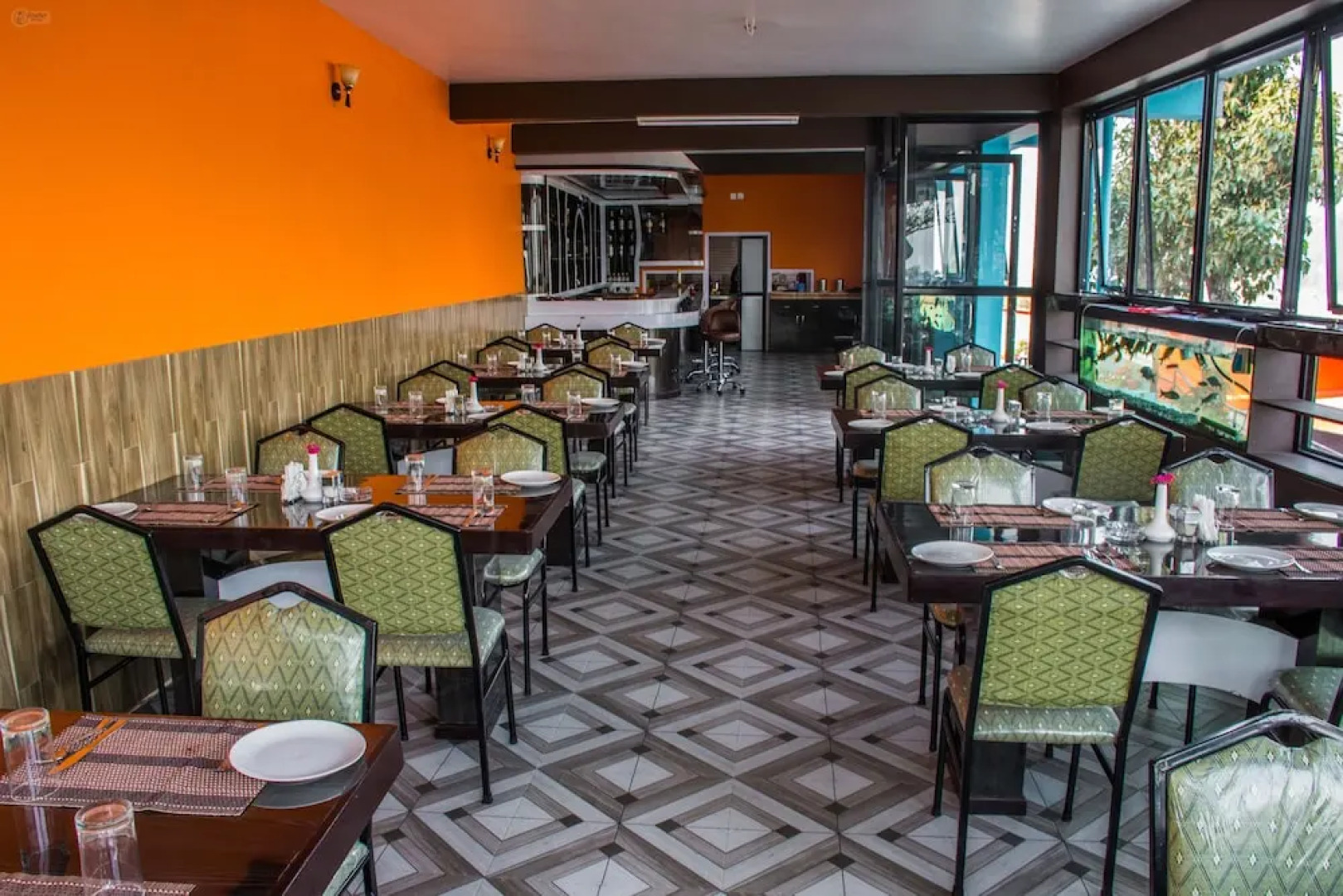 Hotel Seven Lake Paradise