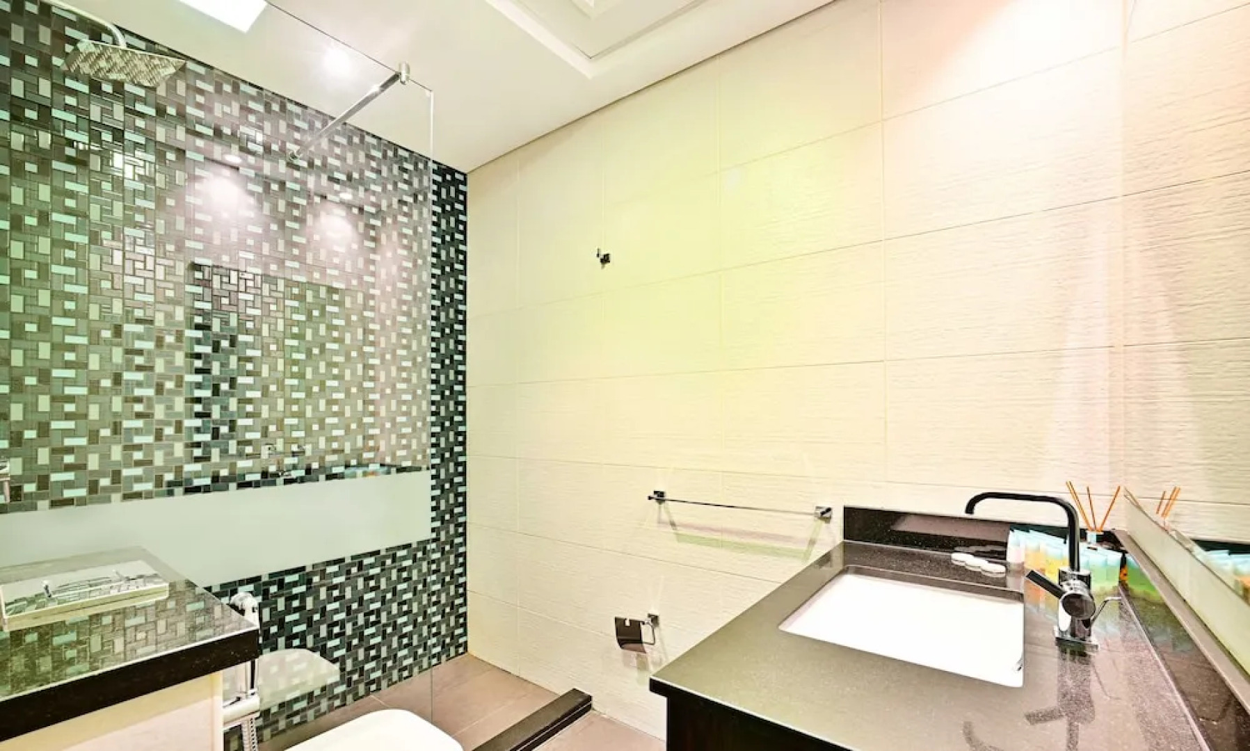 LUX  Cayan Superior Suite 4 Dubai Marina