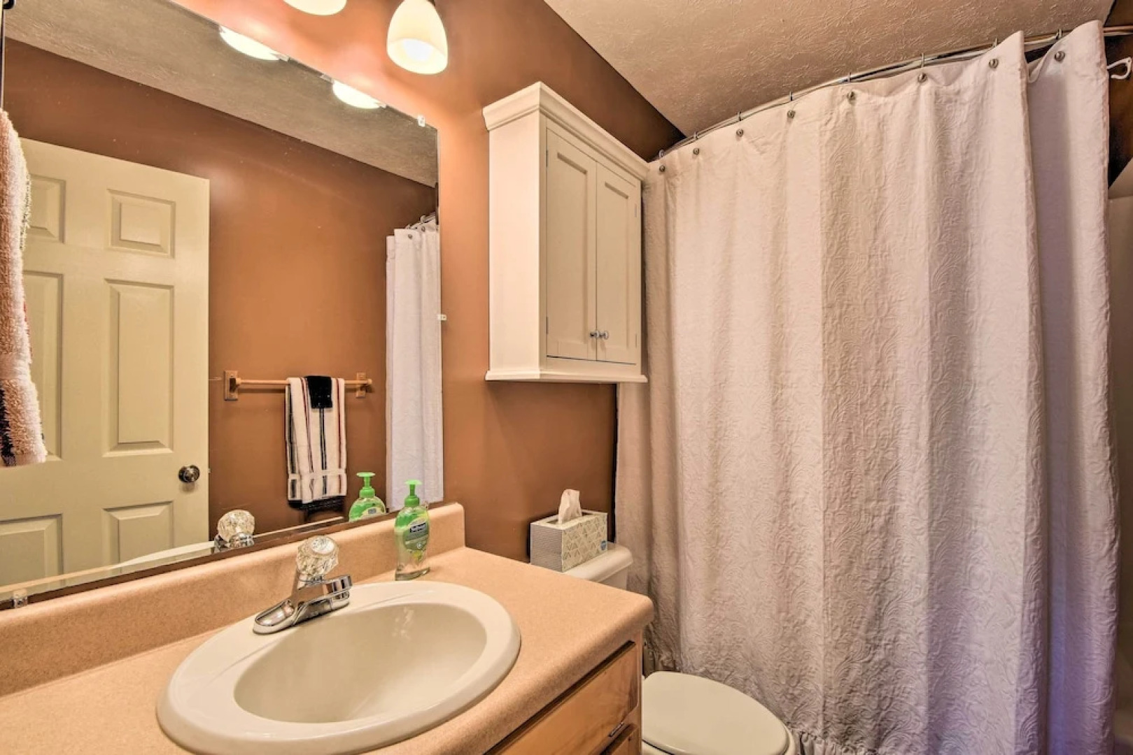 Family-friendly Cabin ~ 1 Mile to Hike & Swim!