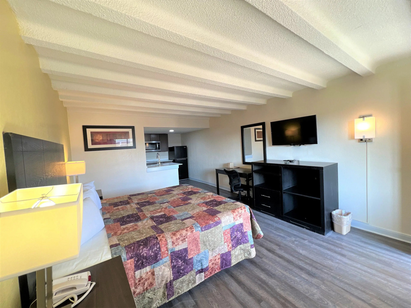 James River Inn & Suites