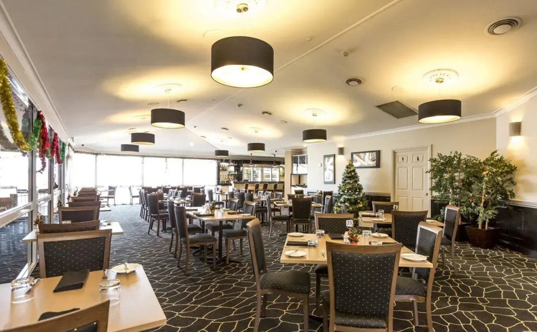 Cattleman's Country Motor Inn & Serviced Apartments