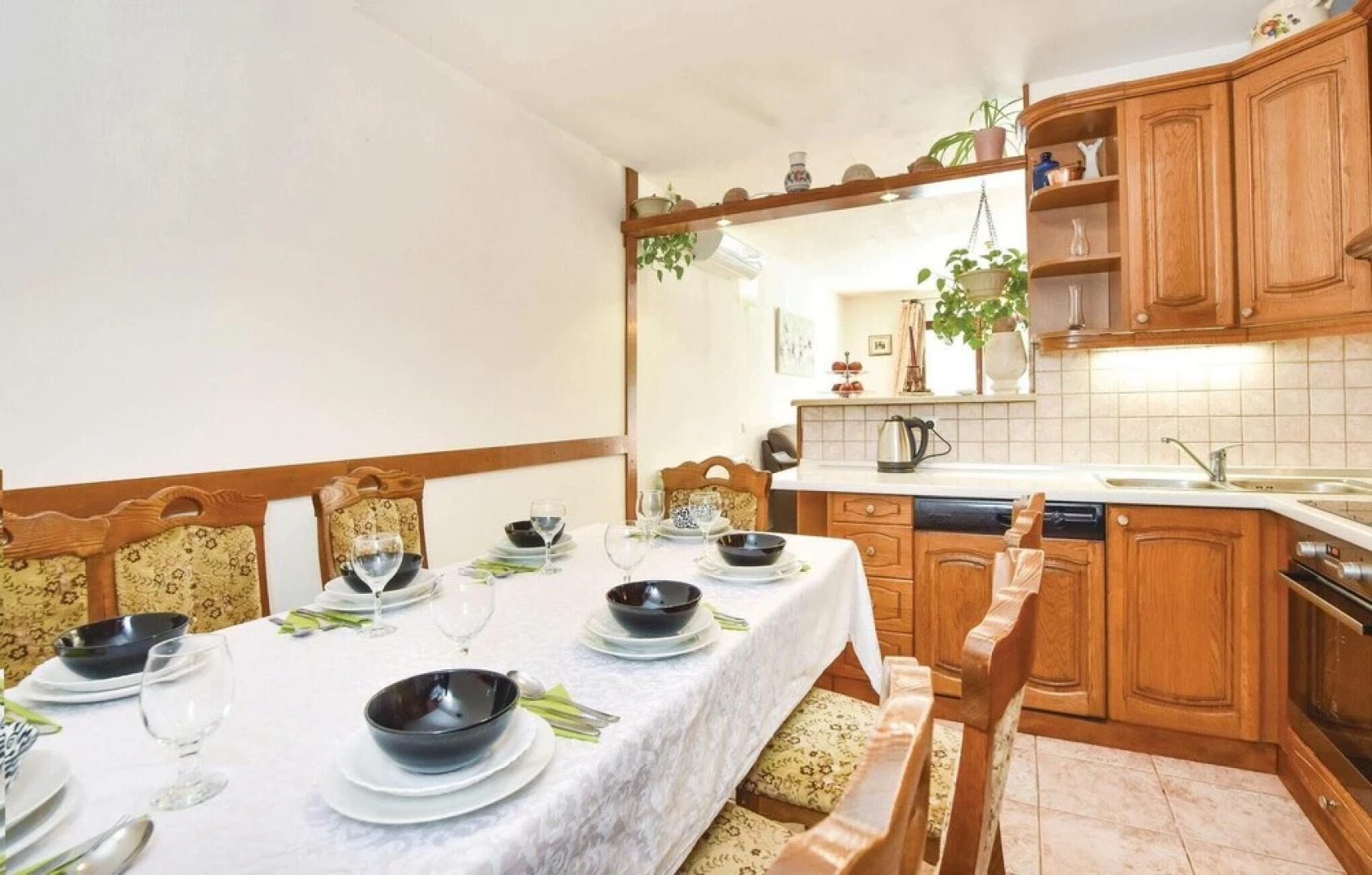 Beautiful Home in Jesenice With Wifi and 3 Bedrooms