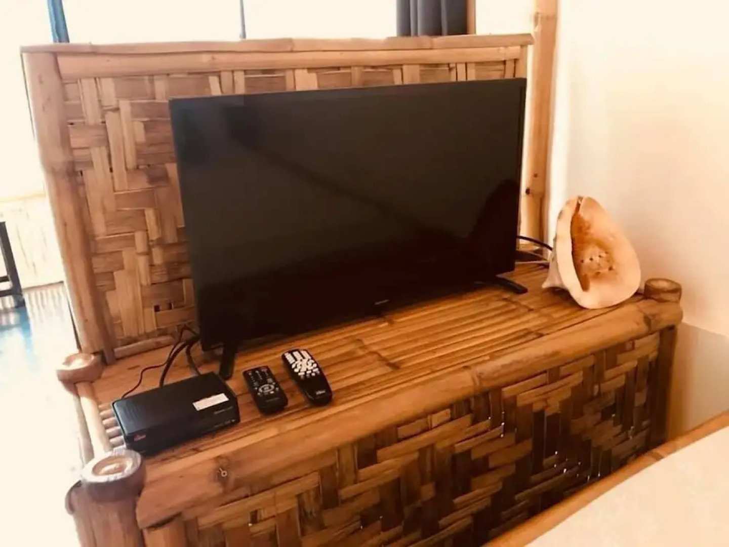 Everyday Sunday Hotel Cafe