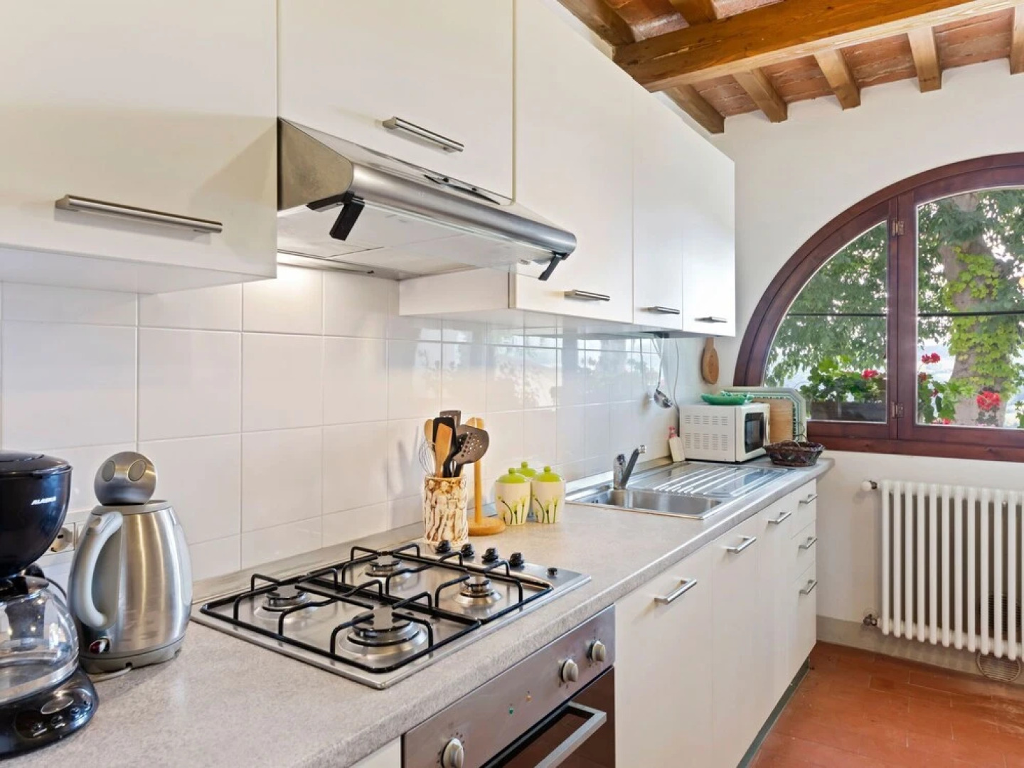 House on the Property Next to an Ancient Villa With a View of the Hills and Pool