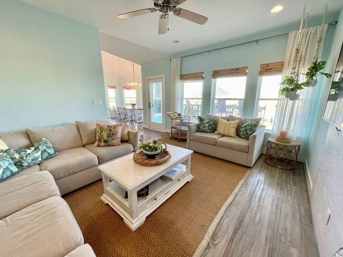 #latitude Adjustment 4 Bedroom Home by RedAwning