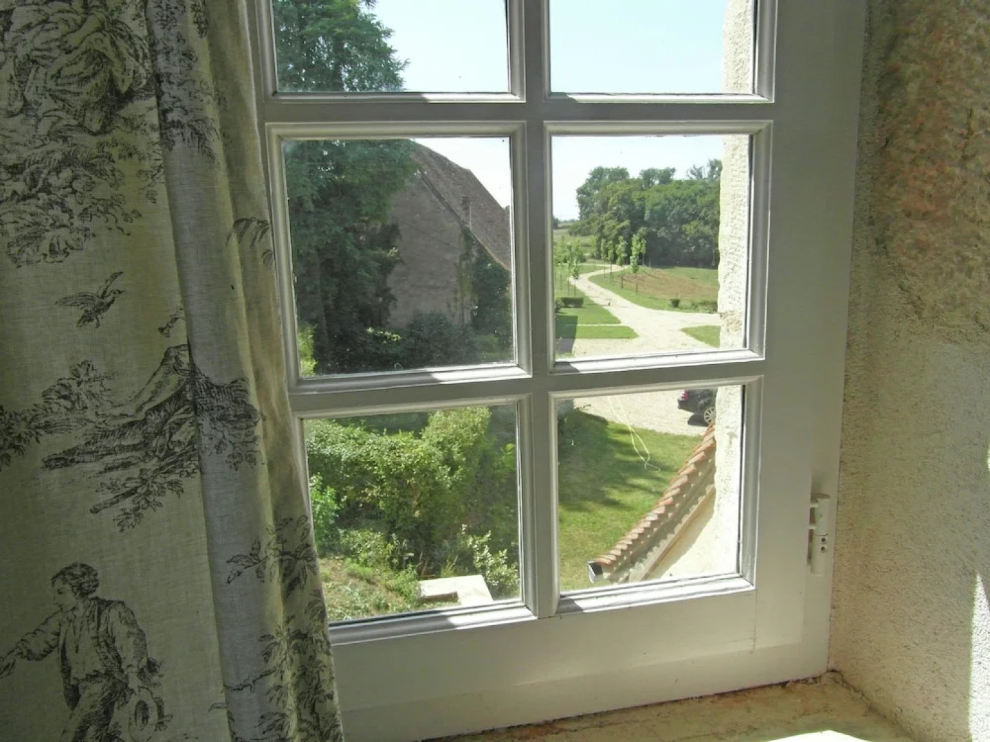 Charming and Private Castle on Four Hectares, With River, sun Terrace and Views