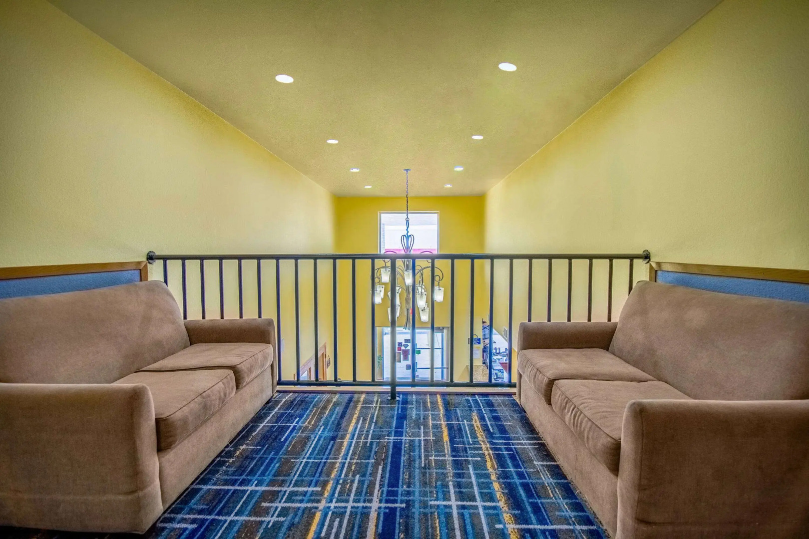 Days Inn by Wyndham Evansdale Waterloo