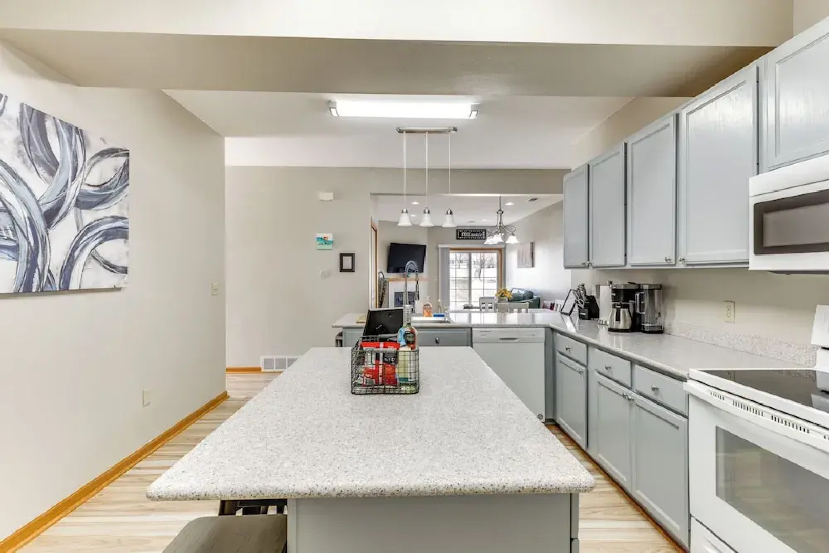 Lake Mills Retreat: 1 Mi to Beaches & Dining!