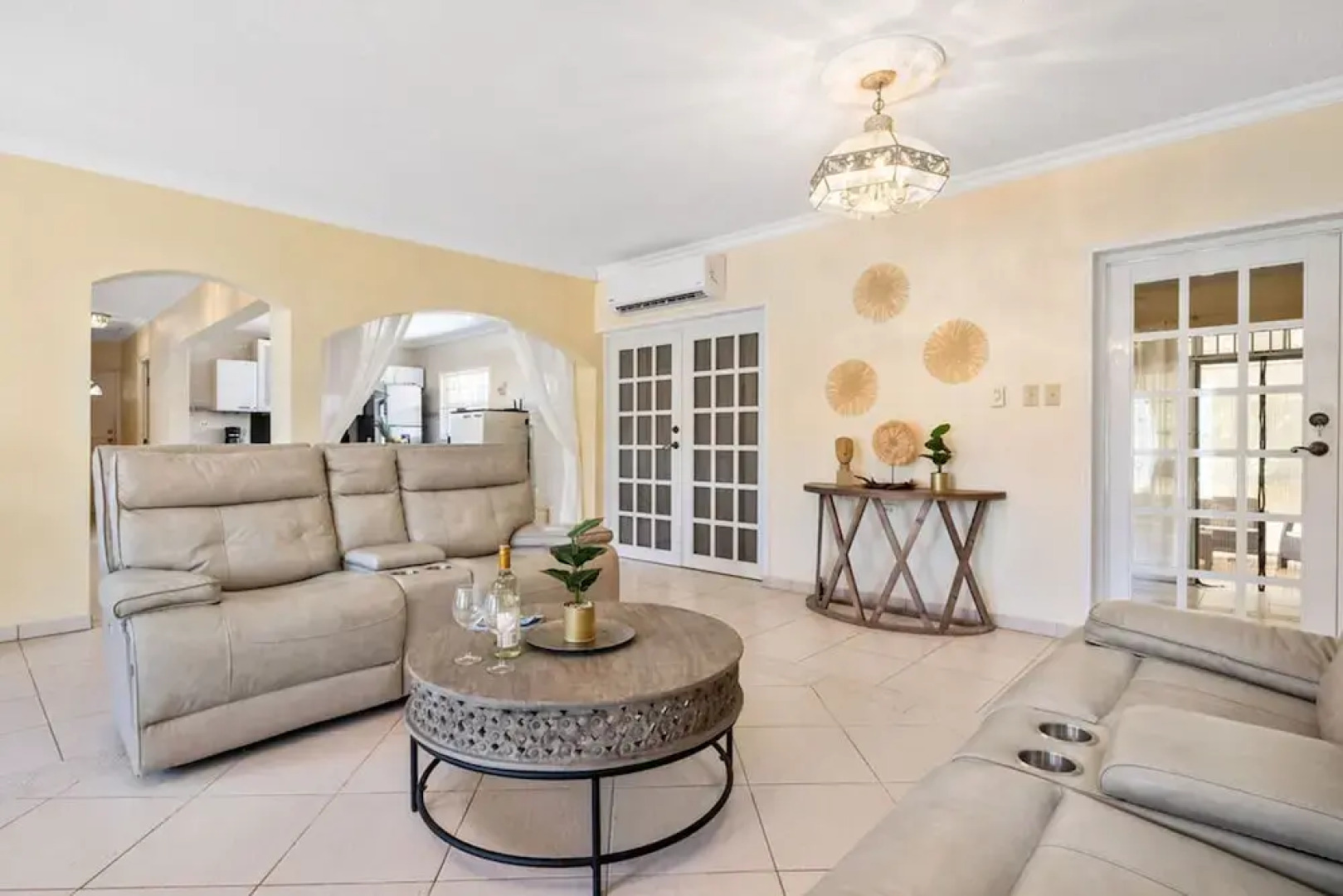 Cozy Central 4br3ba Home w Pvt Pool Largegarden