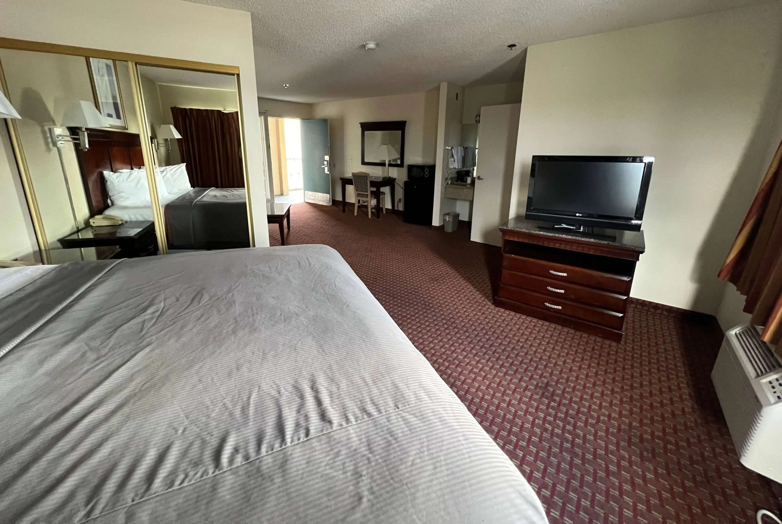 Days Inn & Suites by Wyndham Rancho Cordova