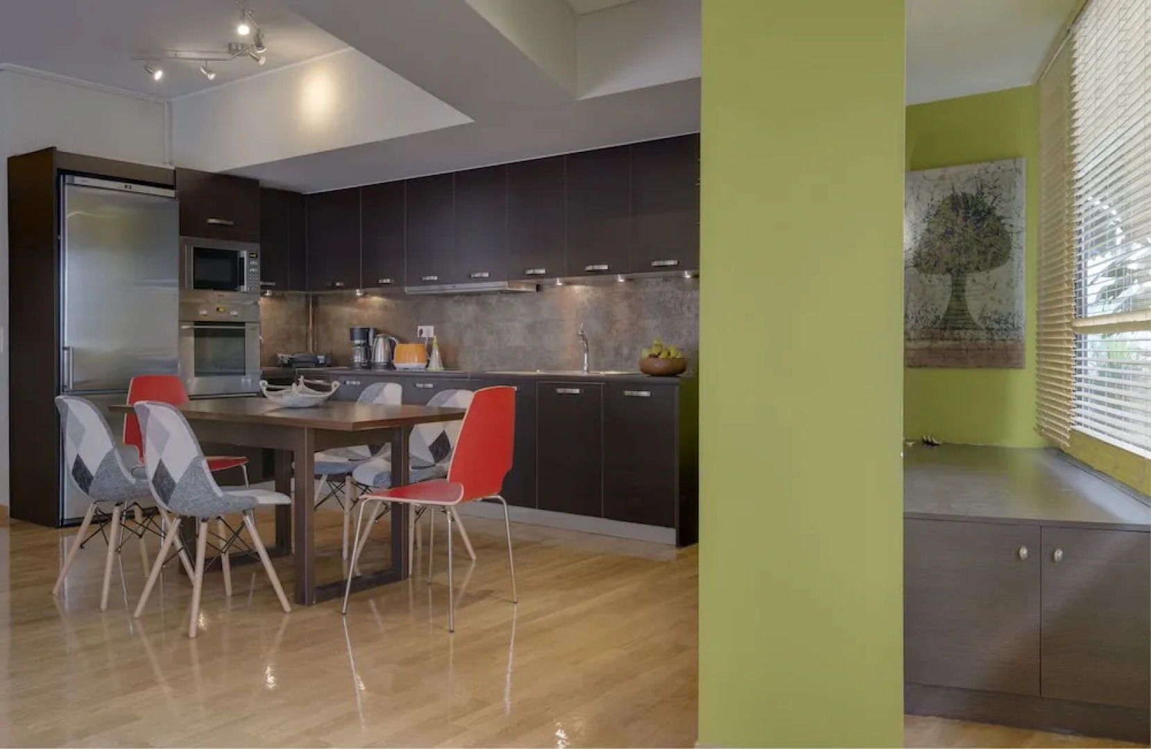 Minimal apt next to Acropolis