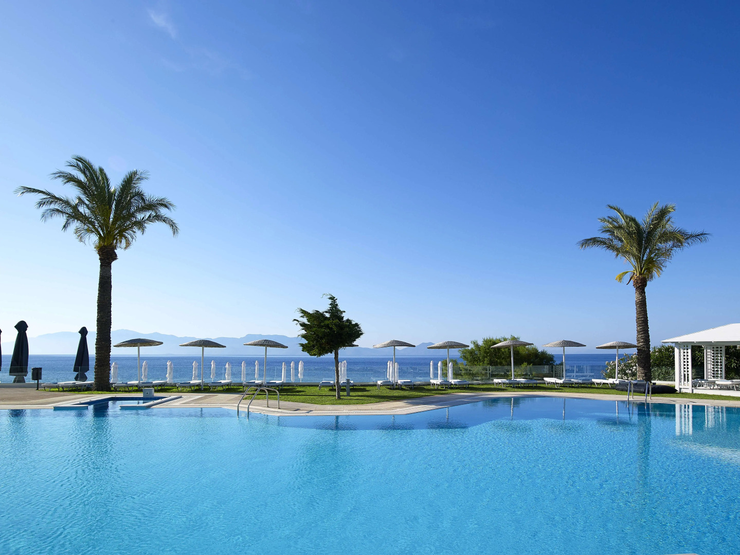 Dimitra Beach Hotel & Suites