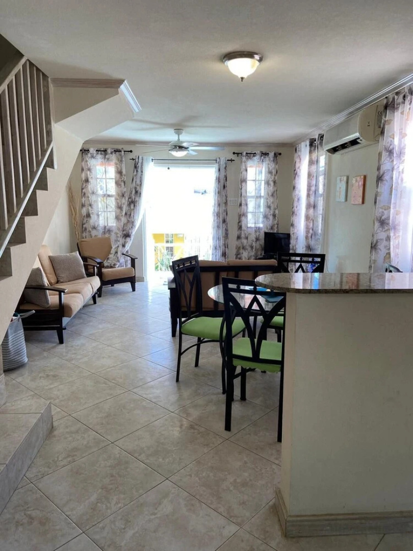 Inviting 2-bed Apartment West Coast Private