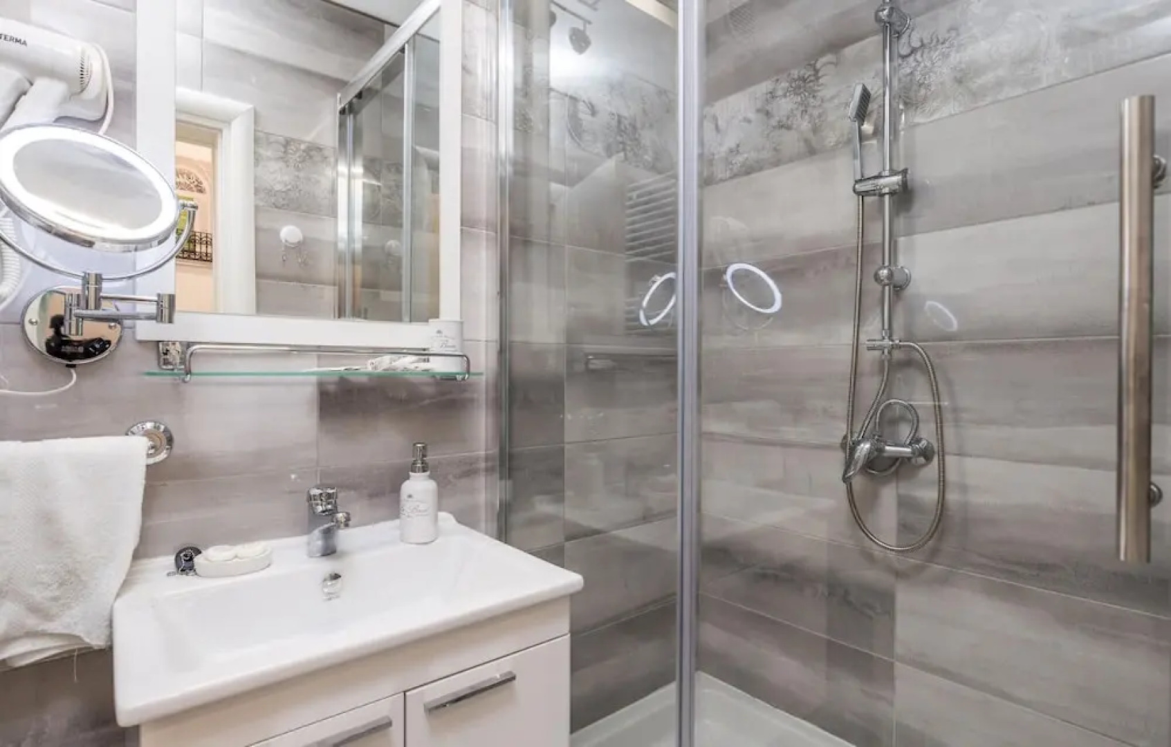 Awesome Home in Fuzine with Hot Tub, WiFi & 3 Bedrooms