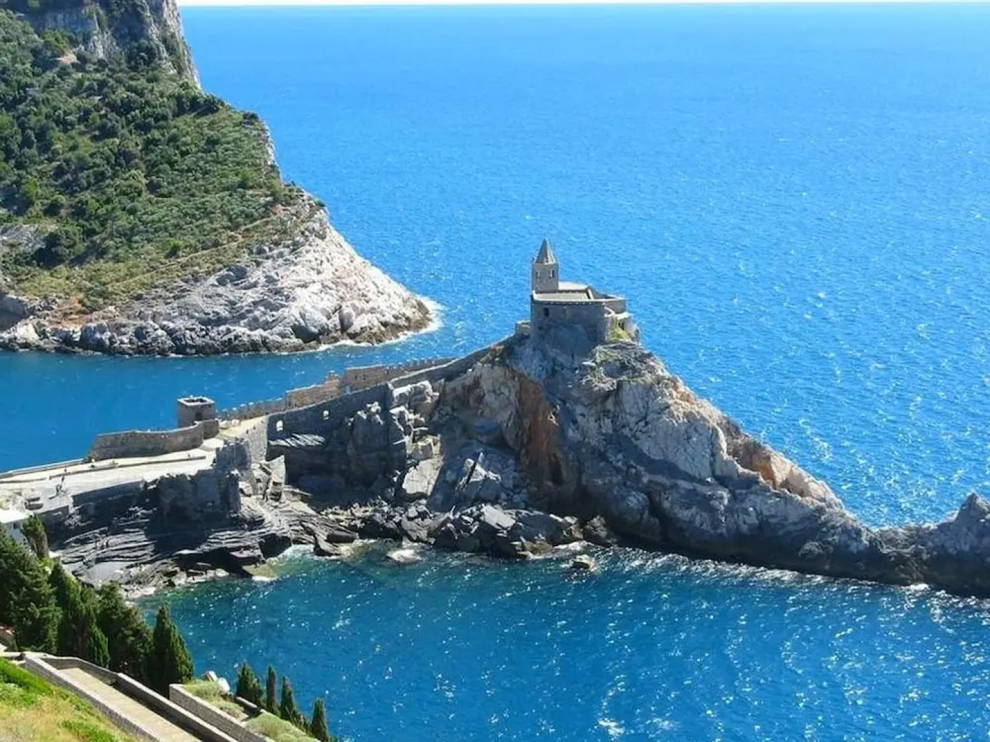 20 km from the 5 Terre, in a small town, 3-room apartment, terrace with view