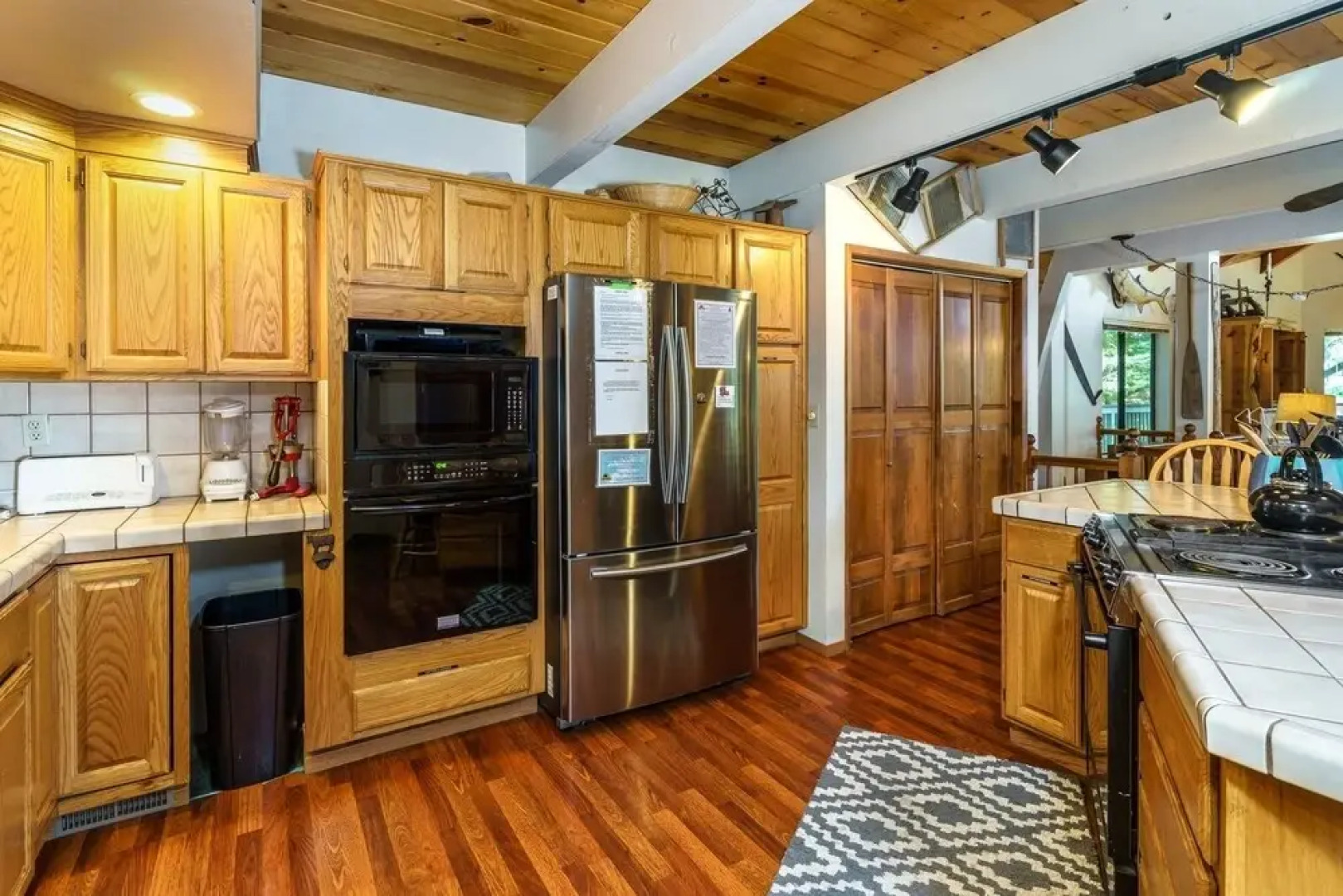 Hart Lake House - Amazing Location 500 Feet to Marina Beach and Pet Friendly! by Yosemite Region Resorts