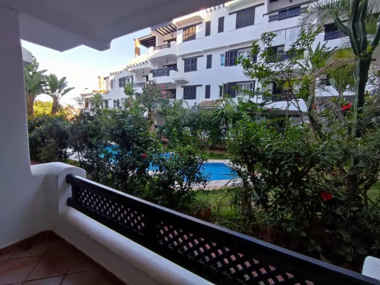 Le luxe en face à la mer avec piscine