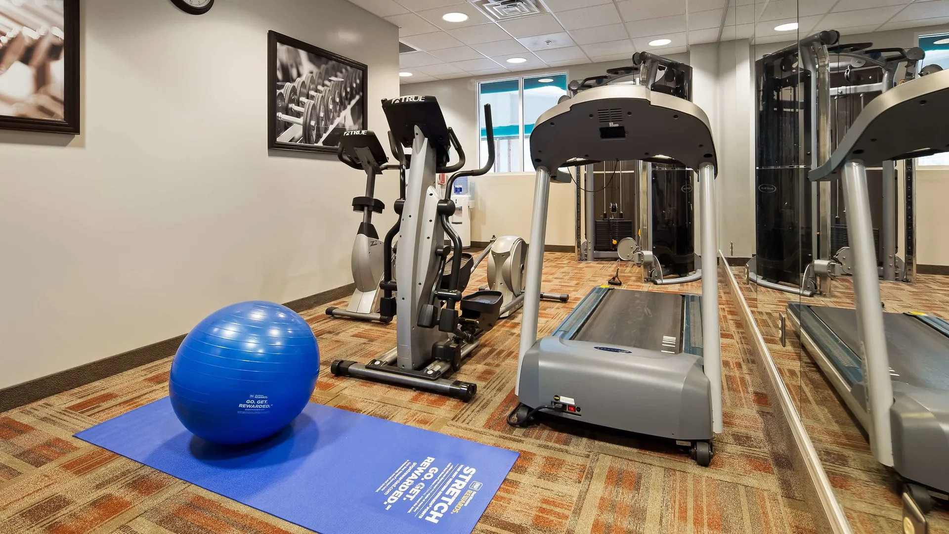 Best Western Plus Crossroads Inn & Suites