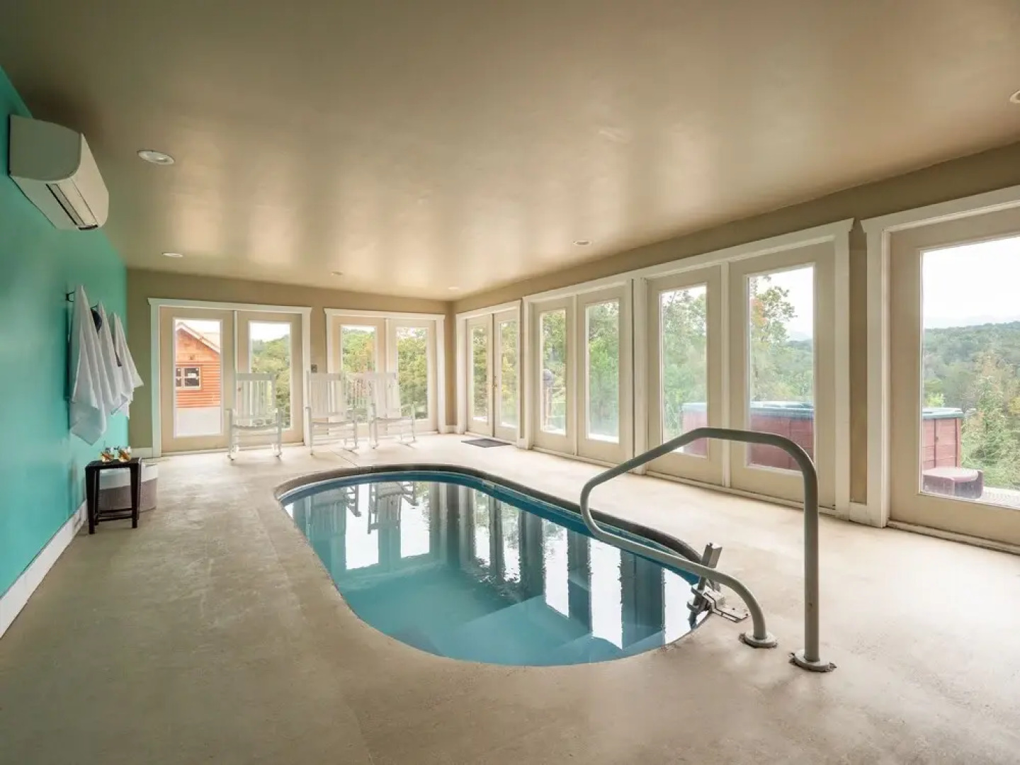 Red Oak by AvantStay Secluded Home w Gorgeous Views Pool Hot Tub Large Deck