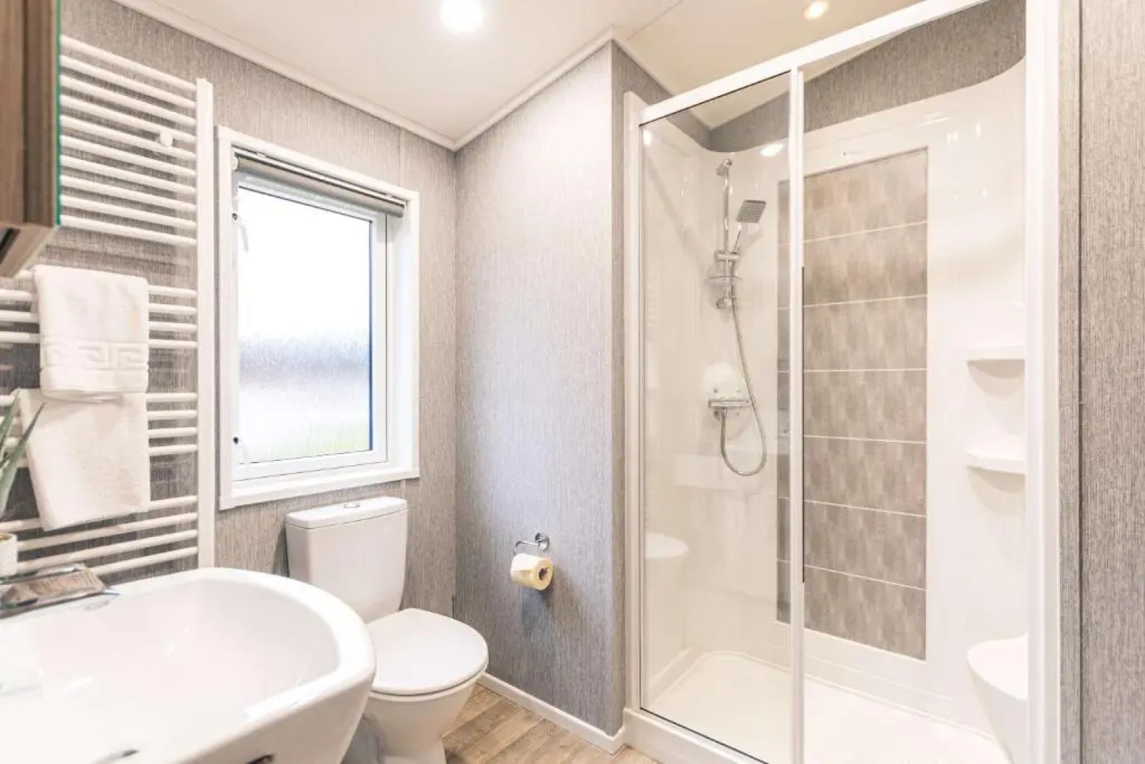 Moore Lodge with Hot Tub